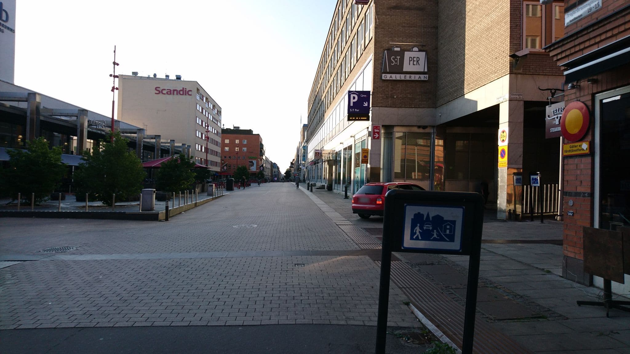 Street view near Clarion Hotel Gillet, Uppsala — © floke (CC BY-SA · Mapillary)