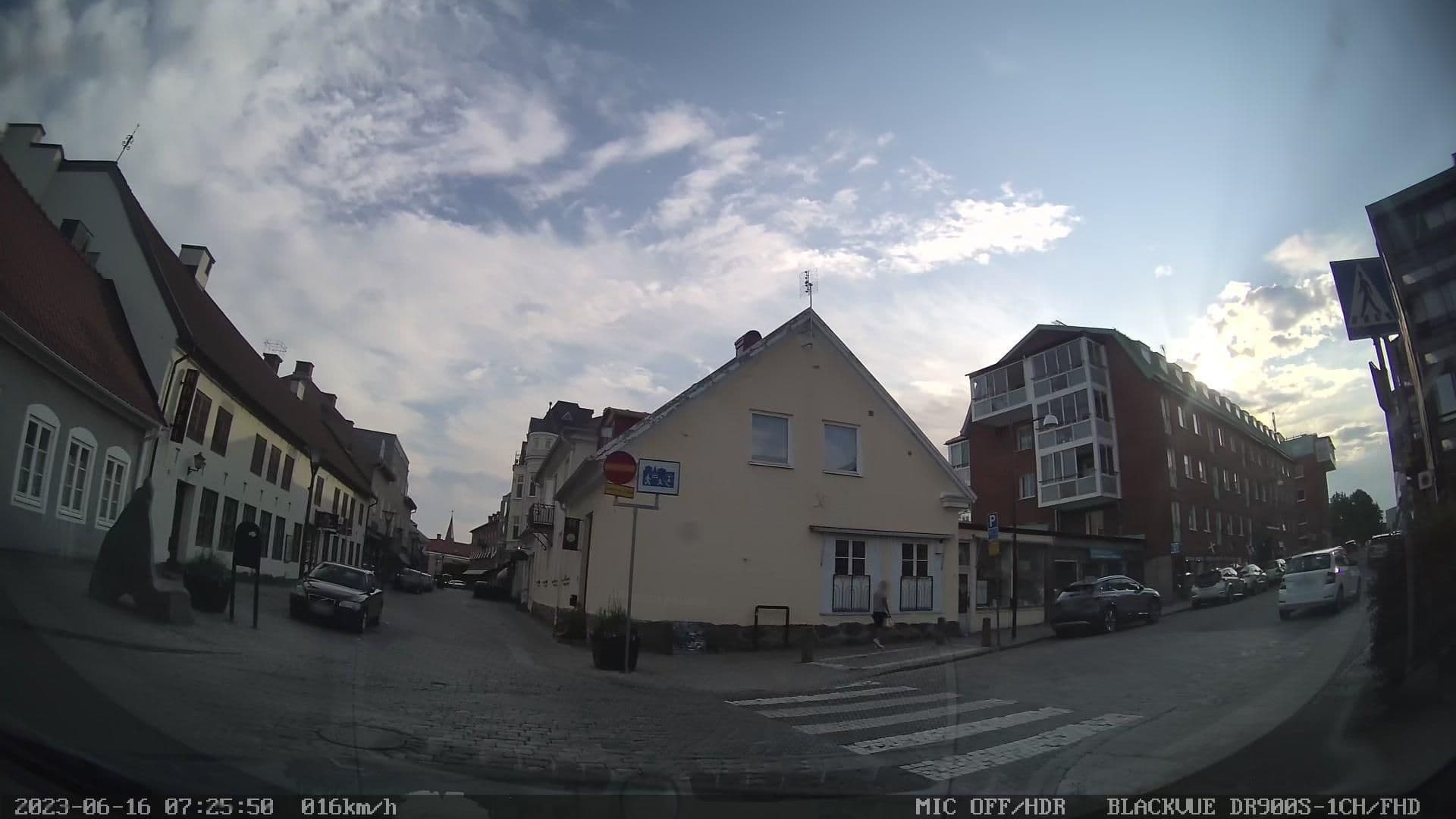 Street view near Värdshuset Hwitan, Falkenberg — © brenna (CC BY-SA · Mapillary)
