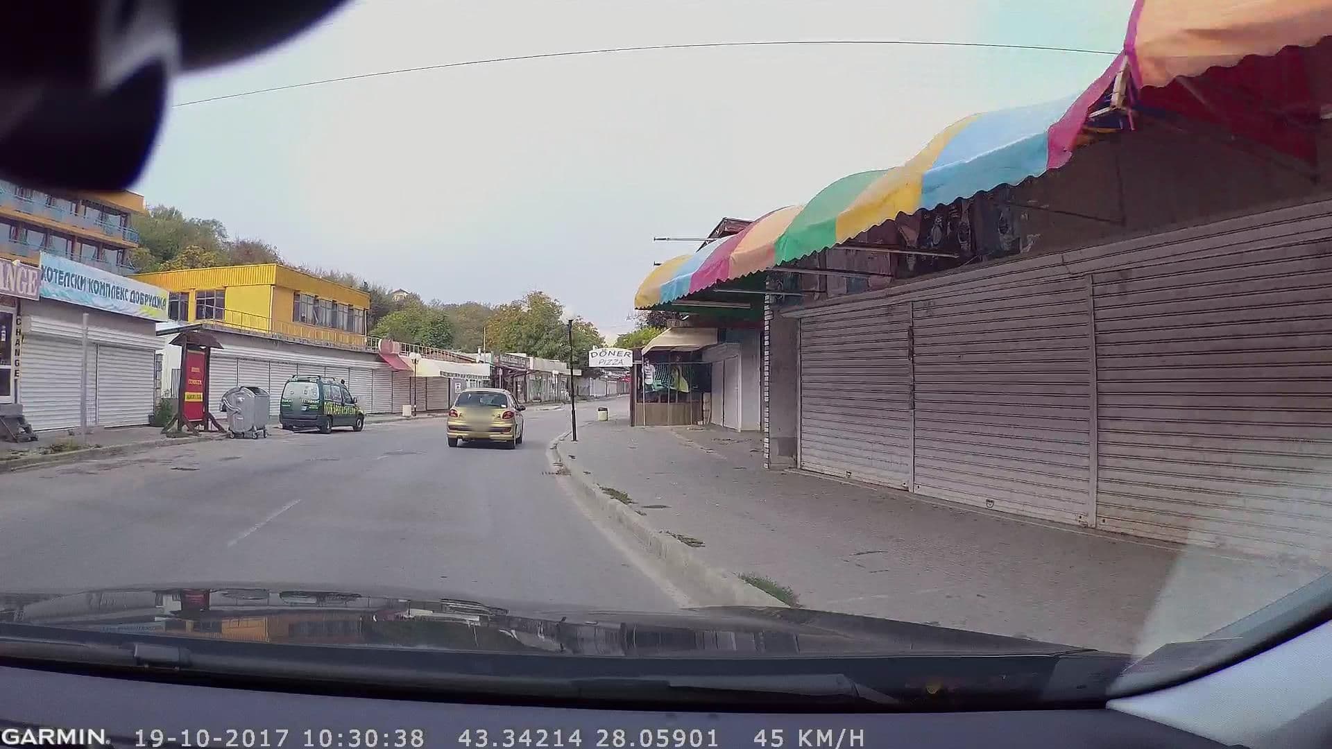 Street view near Добруджа II (Волна Идей), Zlatni Pyasatsi — © navteq_bg (CC BY-SA · Mapillary)