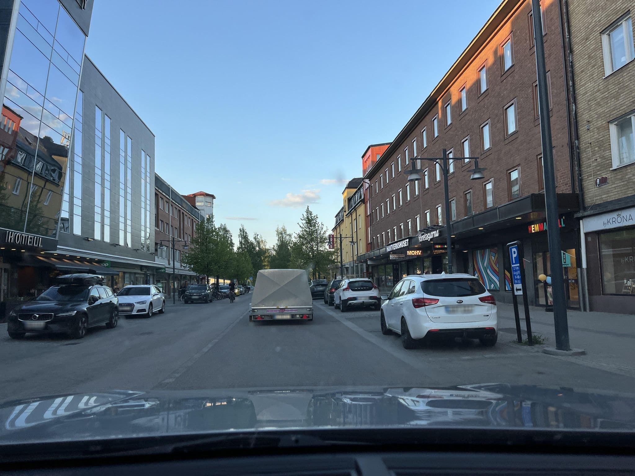 Street view near Hotell Savoy, Luleå — © masterofnoroad (CC BY-SA · Mapillary)