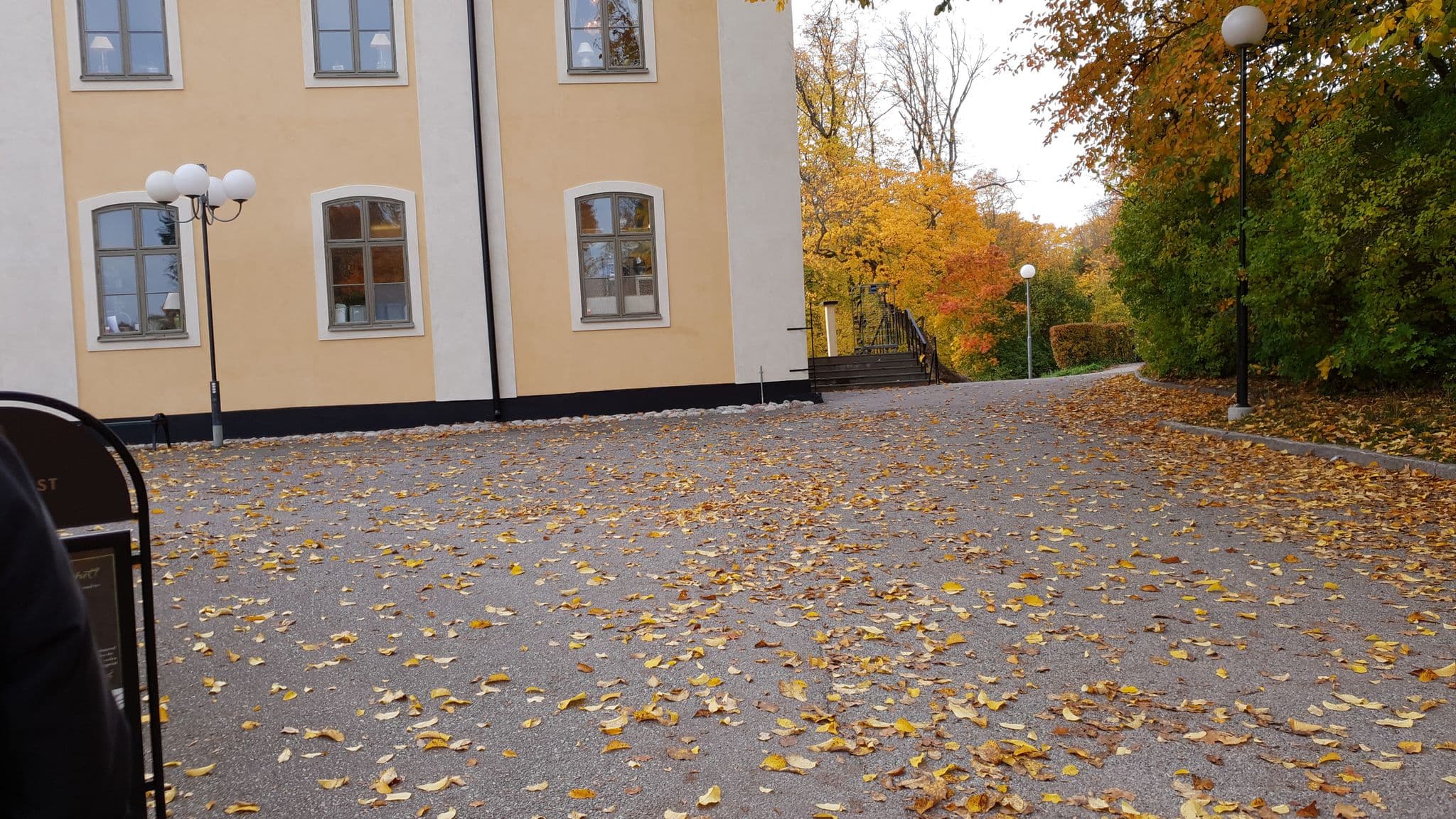 Street view near Åkeshovs slott, Bromma — © jopparn (CC BY-SA · Mapillary)