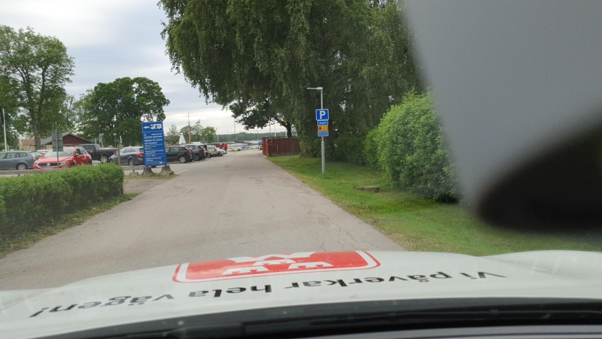 Street view near Sjötorps Gästhamn, Hova — © roadroid (CC BY-SA · Mapillary)