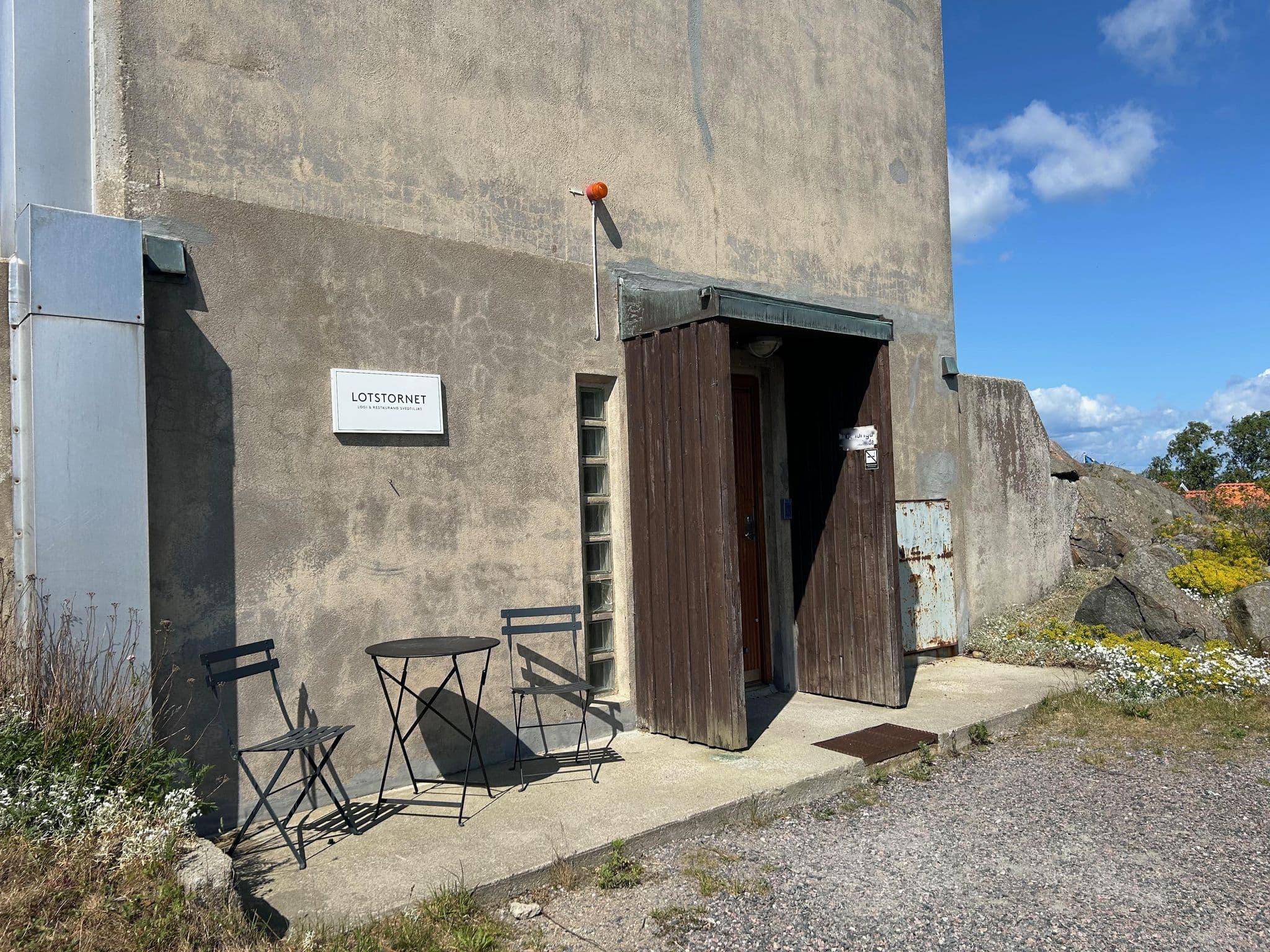 Street view near Svedtiljas Livsstilshotell, Nynäshamn — © salgo601 (CC BY-SA · Mapillary)
