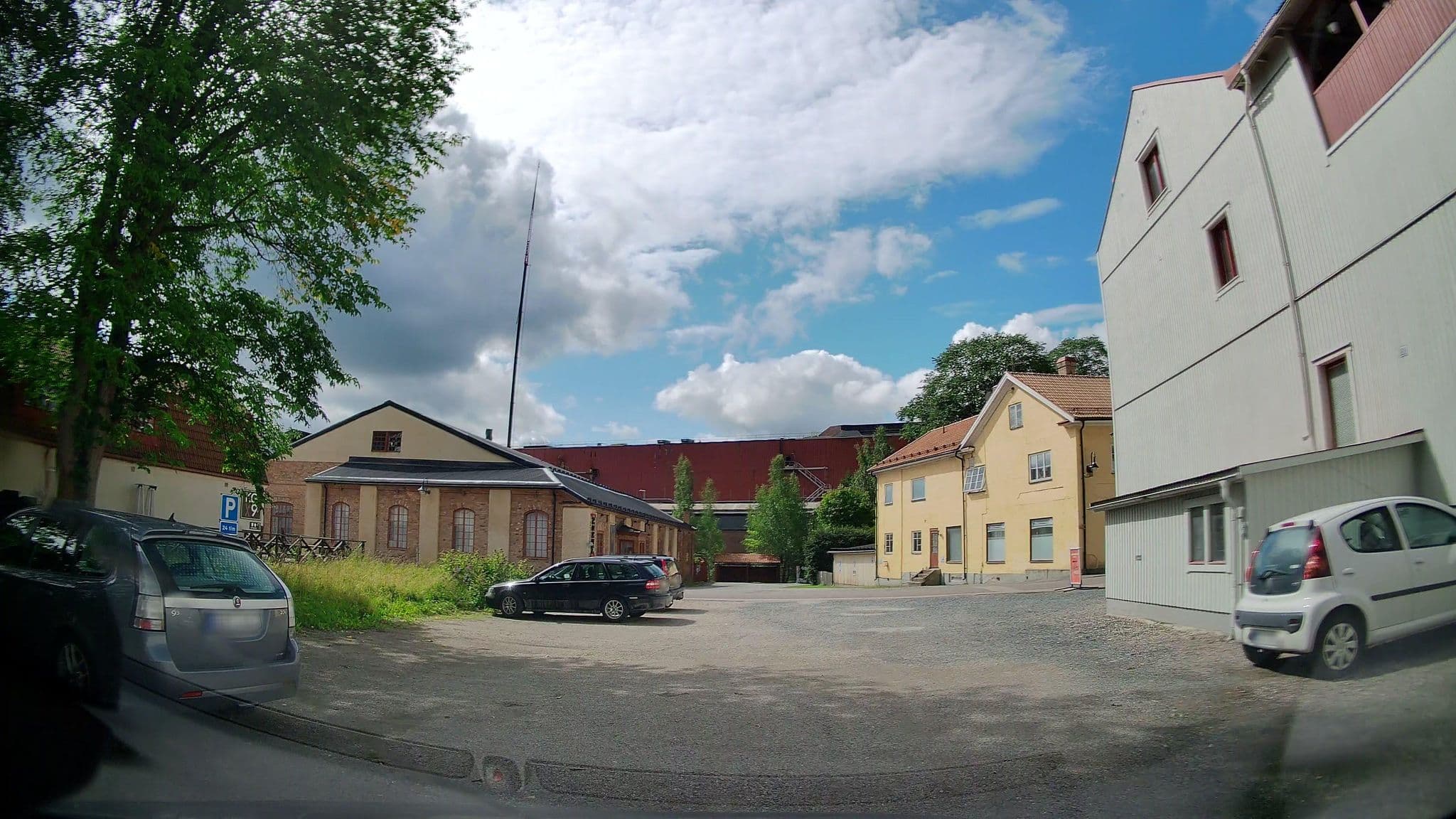 Street view near Hattkalles Vandrarhem, Smedjebacken — © bruno360 (CC BY-SA · Mapillary)