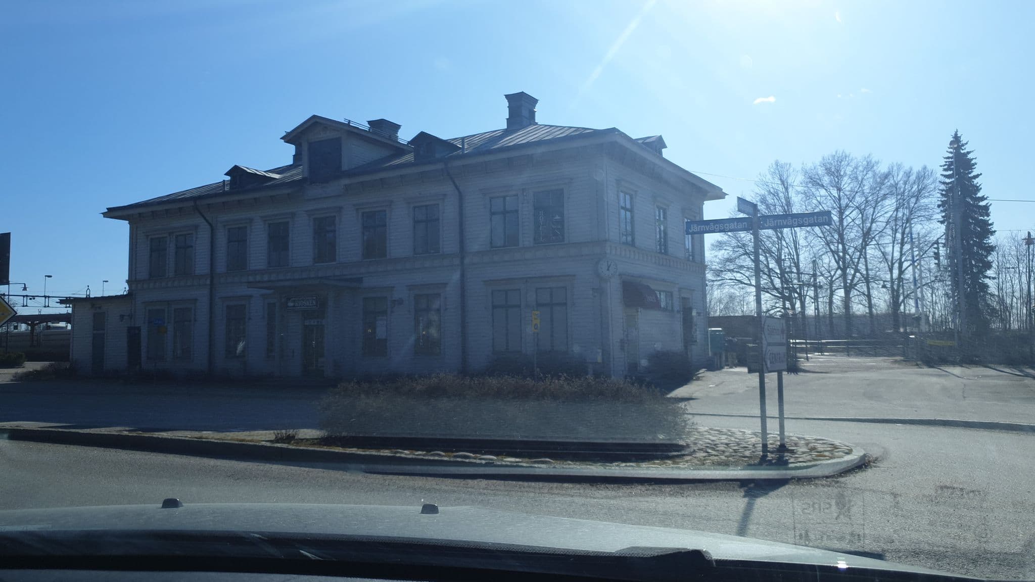 Street view near Stationshusets hotell, Köping — © jopparn (CC BY-SA · Mapillary)