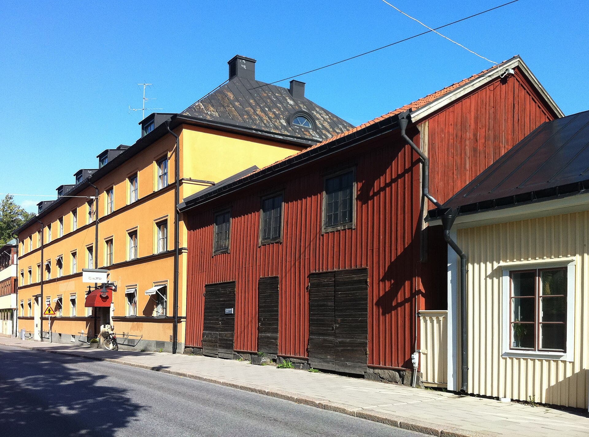 Akademihotellet (via Wikimedia Commons, CC BY-SA 3.0)