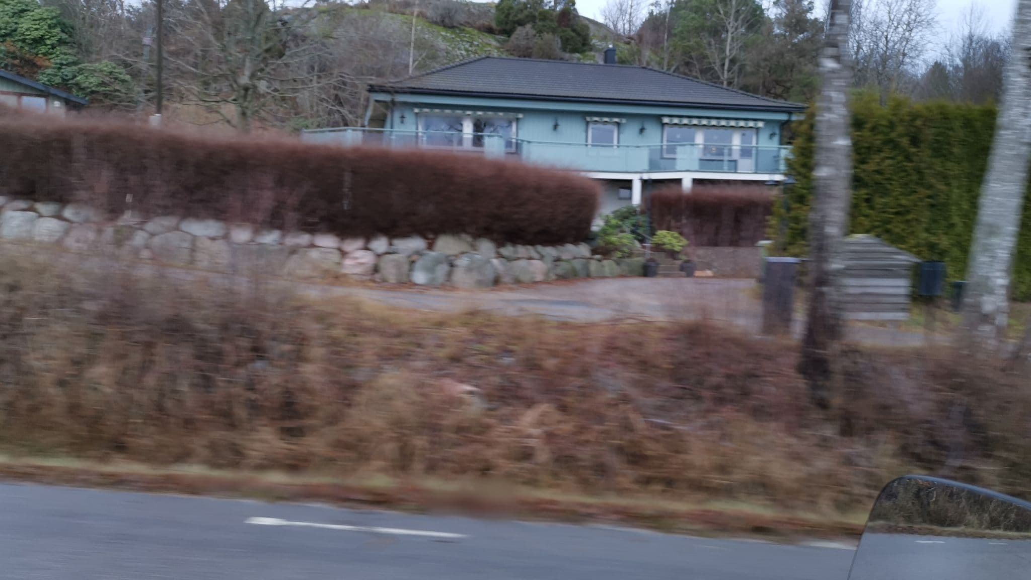 Street view near Gästuga Lanesund, Henån — © dsb (CC BY-SA · Mapillary)