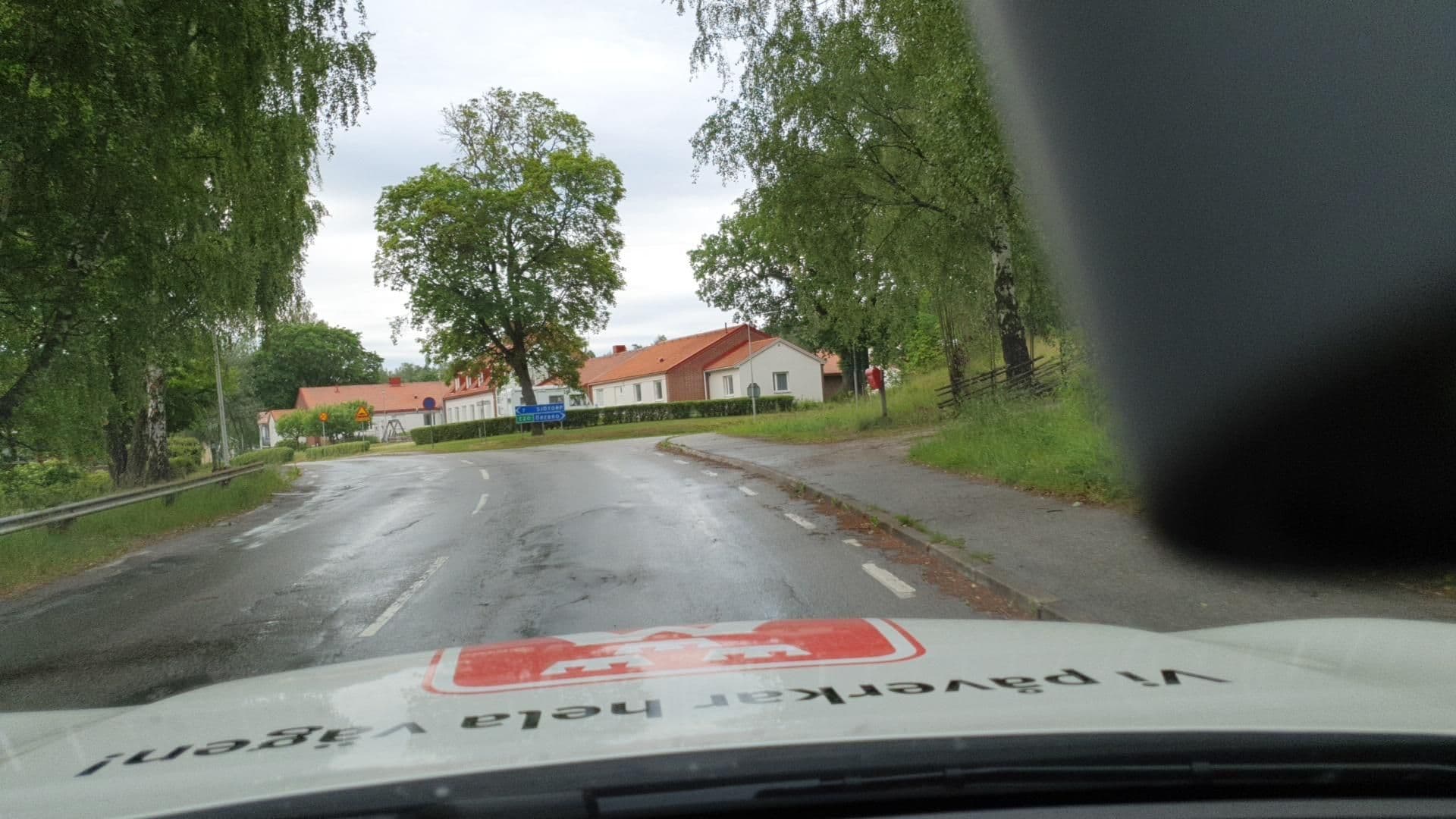 Street view near Åsgårdens Wärdshus, Hova — © roadroid (CC BY-SA · Mapillary)