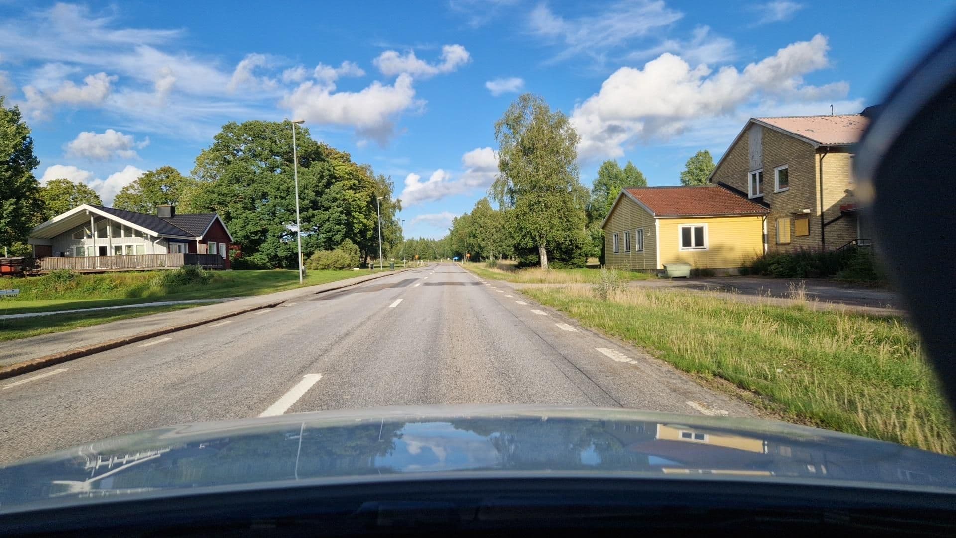 Street view near Liten uggla, Mellerud — © roadroid (CC BY-SA · Mapillary)