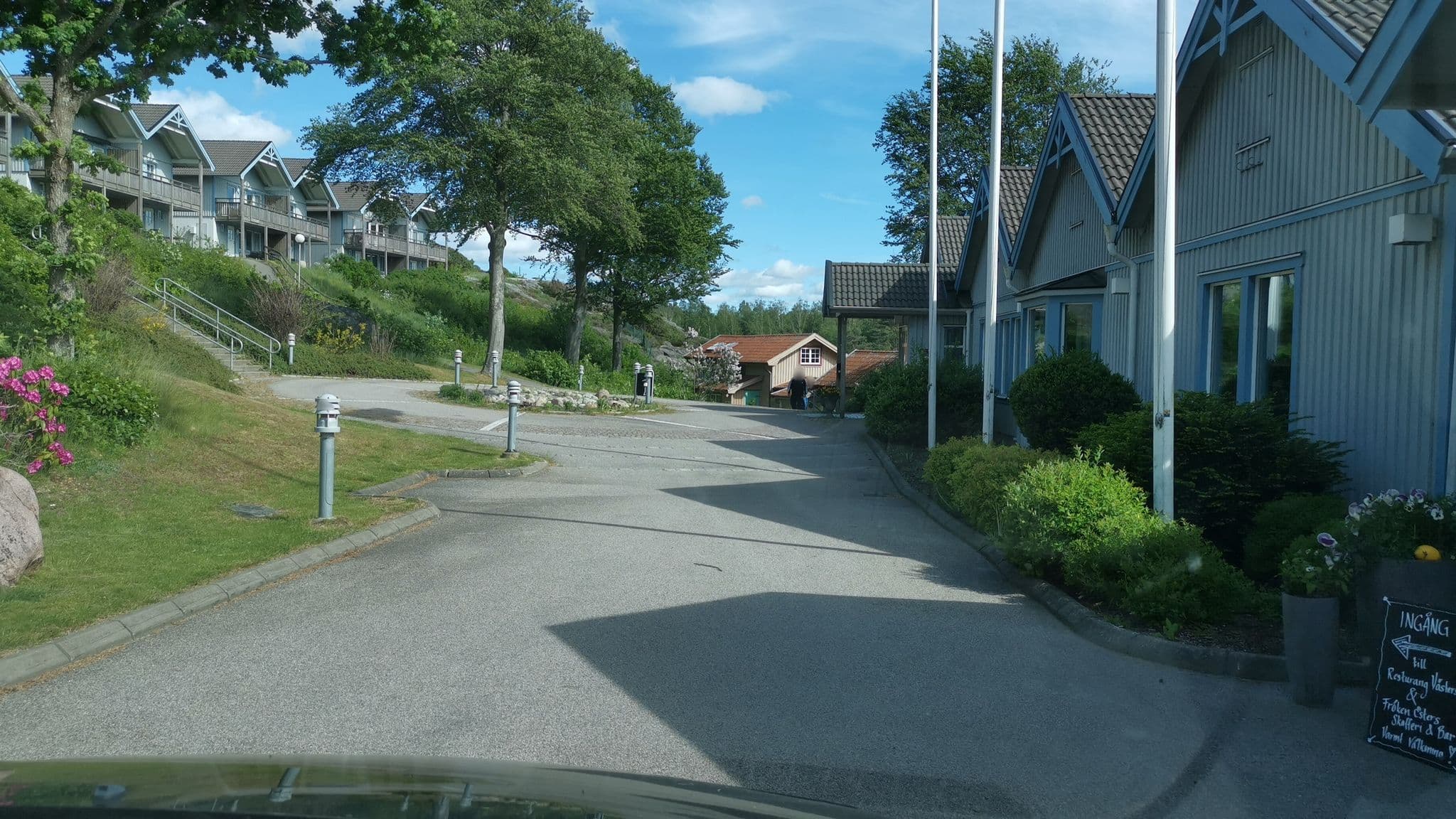 Street view near Hotell & Konferens Bokenäset, Henån — © dsb (CC BY-SA · Mapillary)