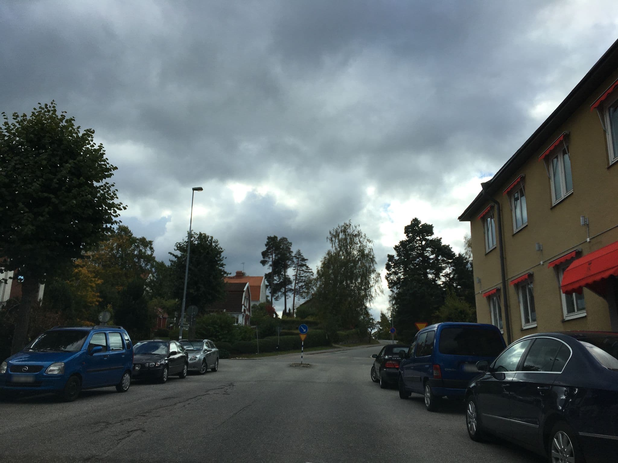 Street view near Hotell Kungsbacken, Katrineholm — © msamme (CC BY-SA · Mapillary)