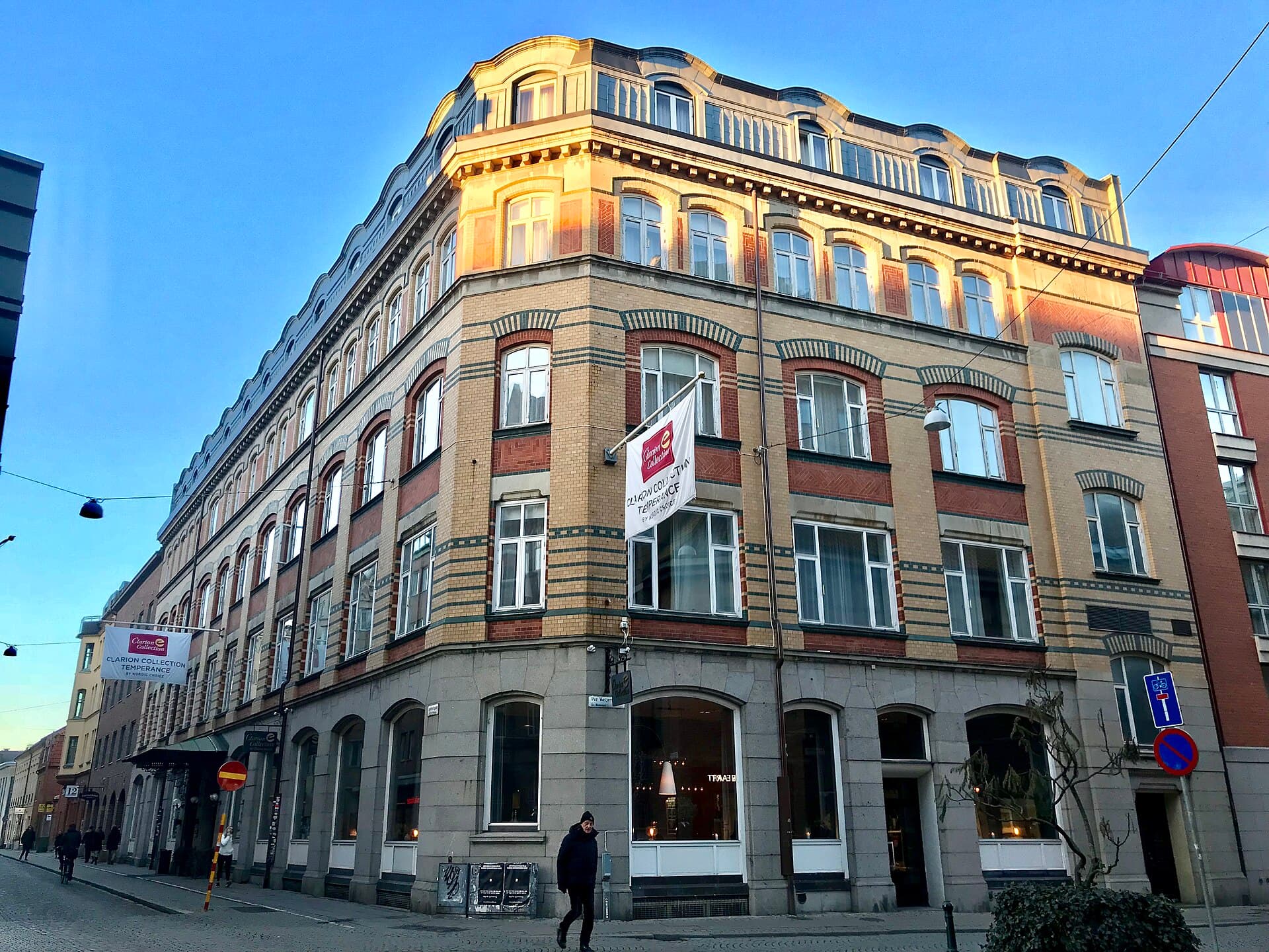 Home Hotel Temperance (via Wikimedia Commons, CC BY-SA 4.0)