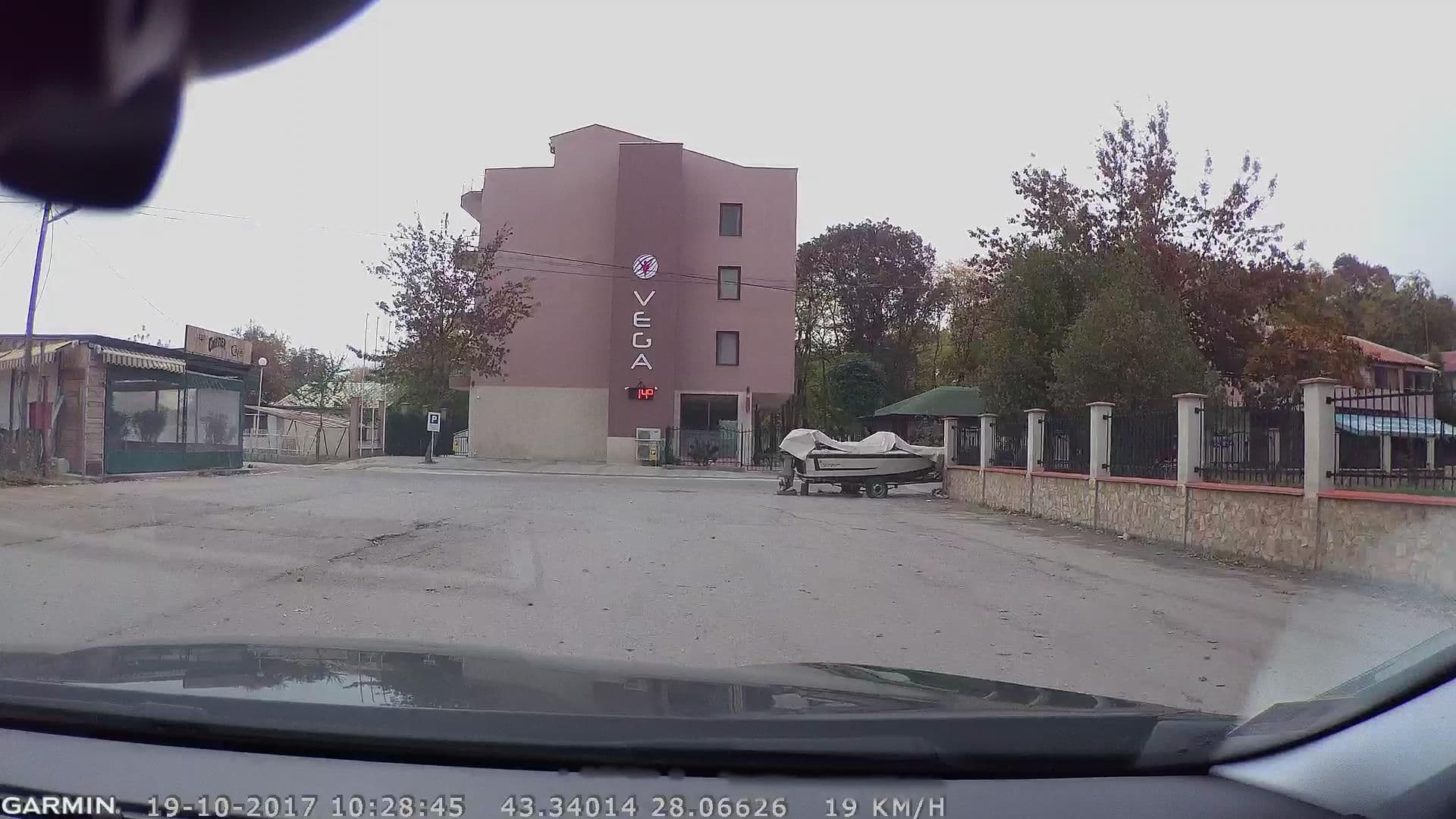 Street view near vega, Zlatni Pyasatsi — © navteq_bg (CC BY-SA · Mapillary)
