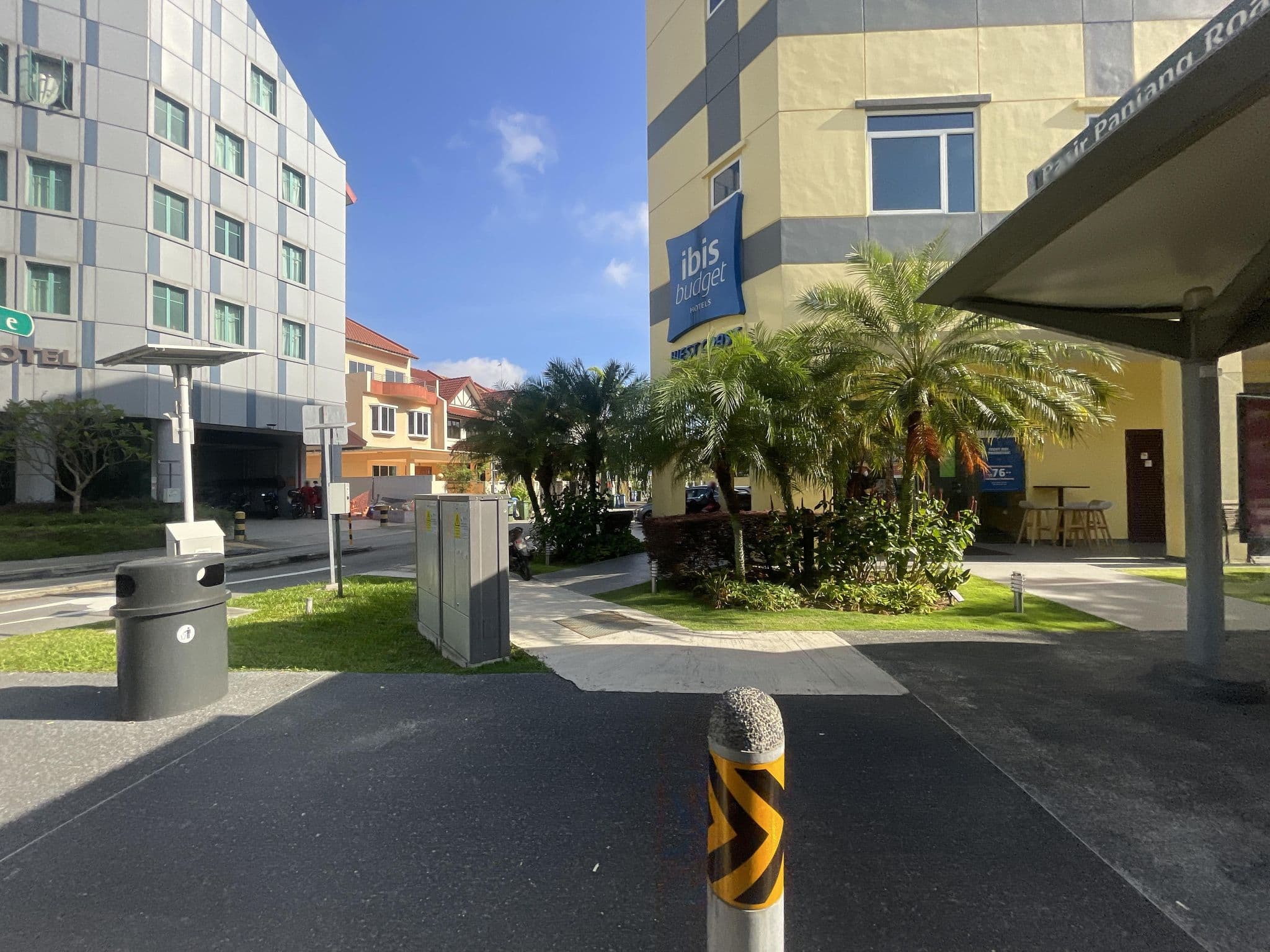 Street view near Fragrance Hotel (Waterfront), Pasir Panjang — © filipb (CC BY-SA · Mapillary)
