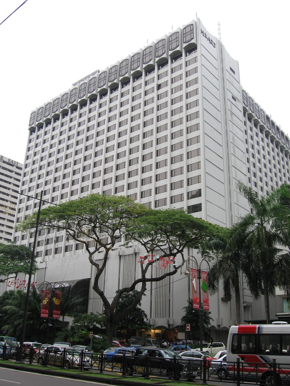Grand Hyatt Singapore (via Wikimedia Commons, Copyrighted free use)