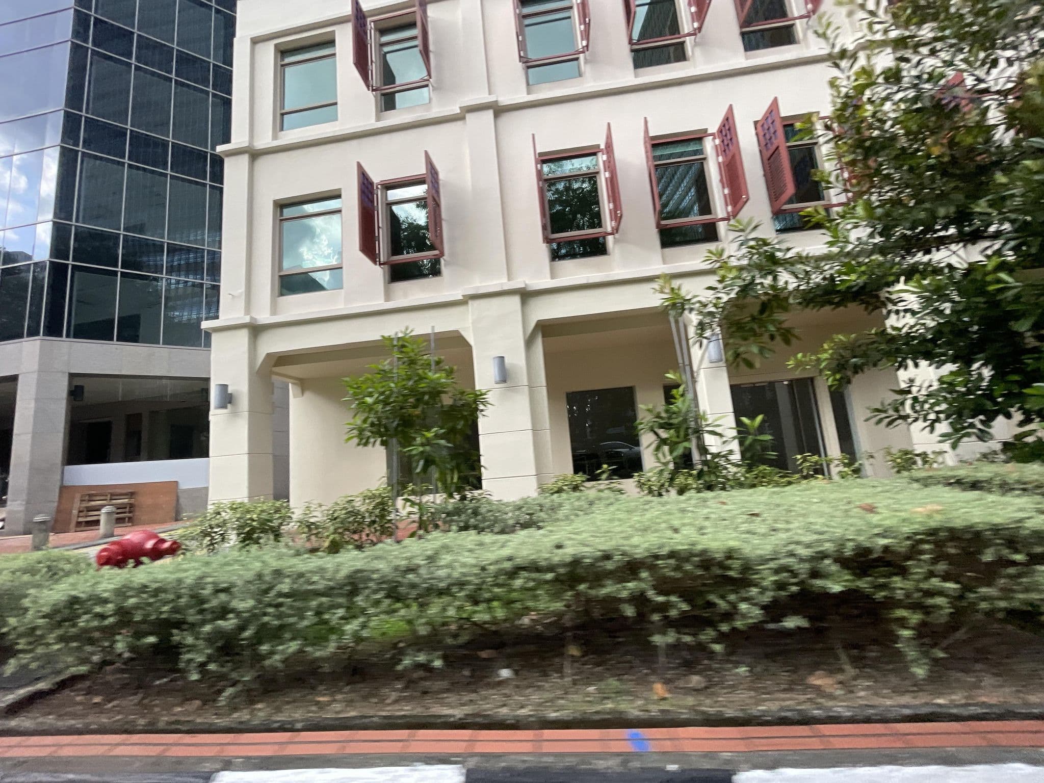 Street view near Hotel Bencoolen (Hong Kong Street), Singapore — © filipb (CC BY-SA · Mapillary)