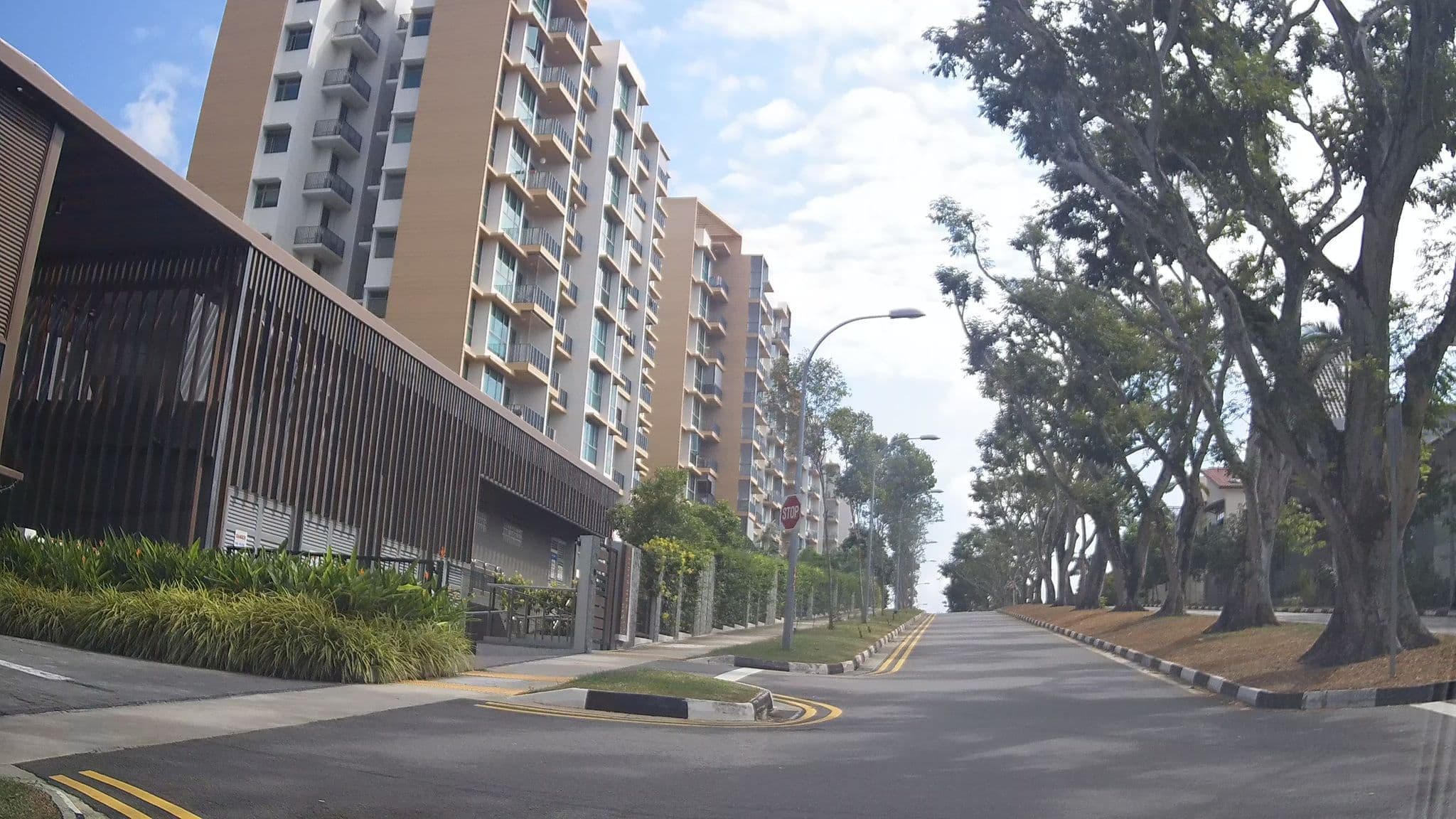 Street view near The Glades Condominiums, Lucky Hills — © ashishgrab (CC BY-SA · Mapillary)