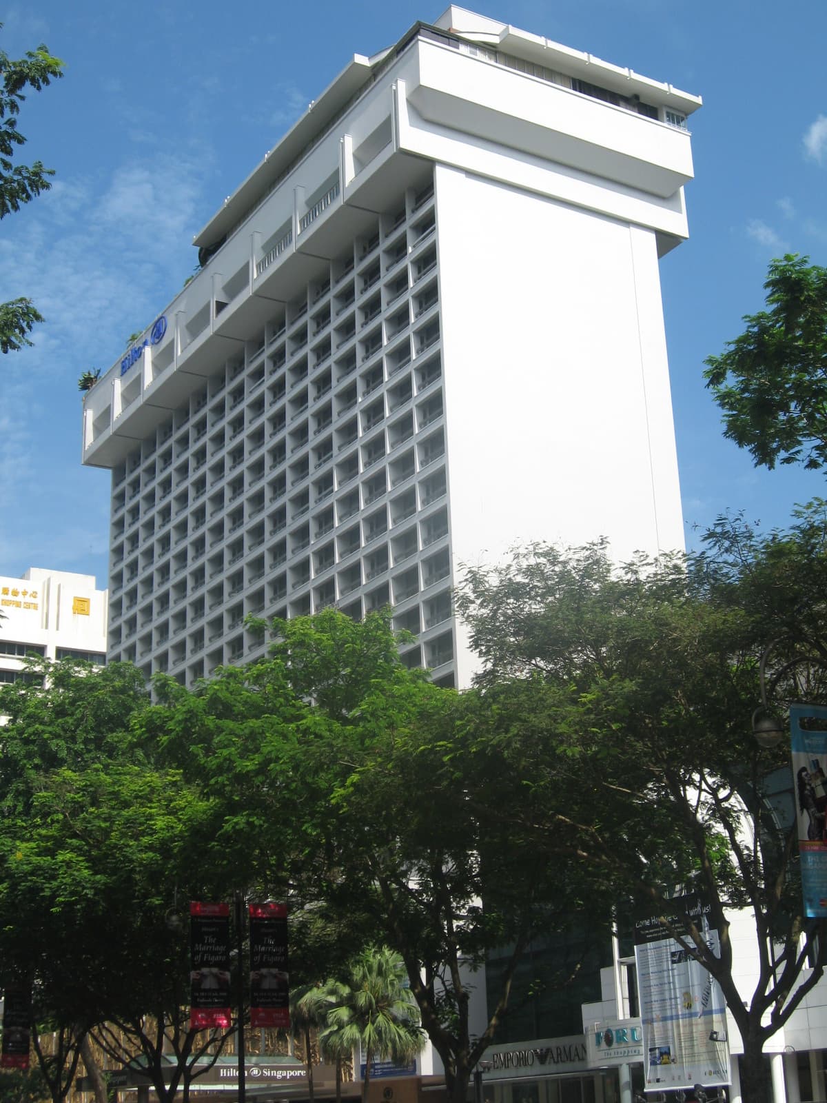 voco Orchard Singapore (via Wikimedia Commons, CC BY 2.5)