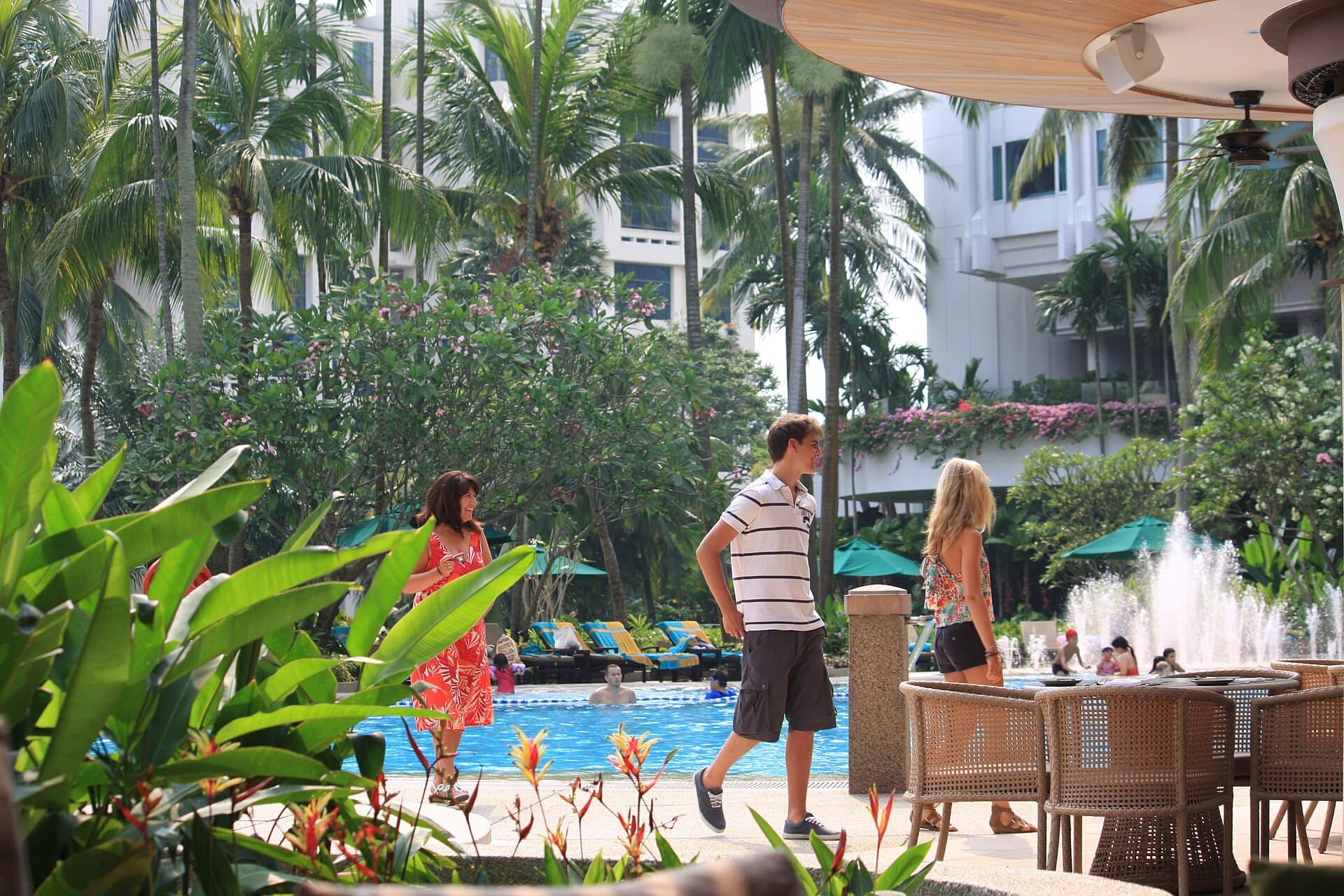 Shangri-La Hotel Singapore (via Wikimedia Commons, CC BY-SA 2.0)