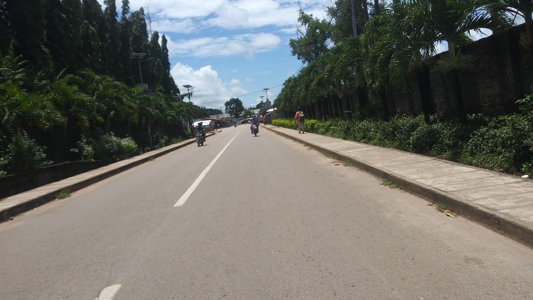 Street view near Wusum Hotel, Makeni — © ibrahimkalokoh (CC BY-SA · Mapillary)