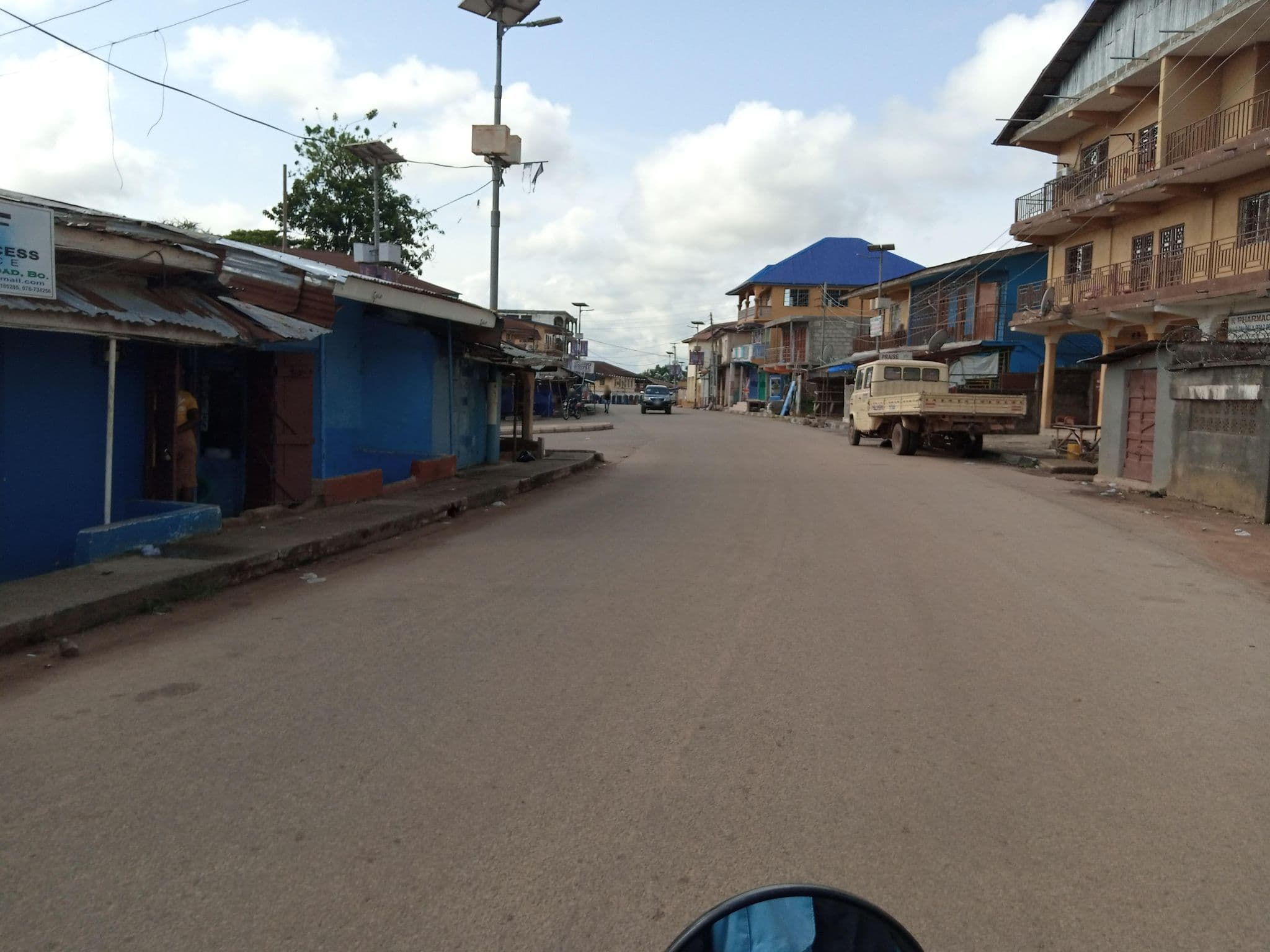 Street view near Madam Wokie, Bo — © augbow (CC BY-SA · Mapillary)