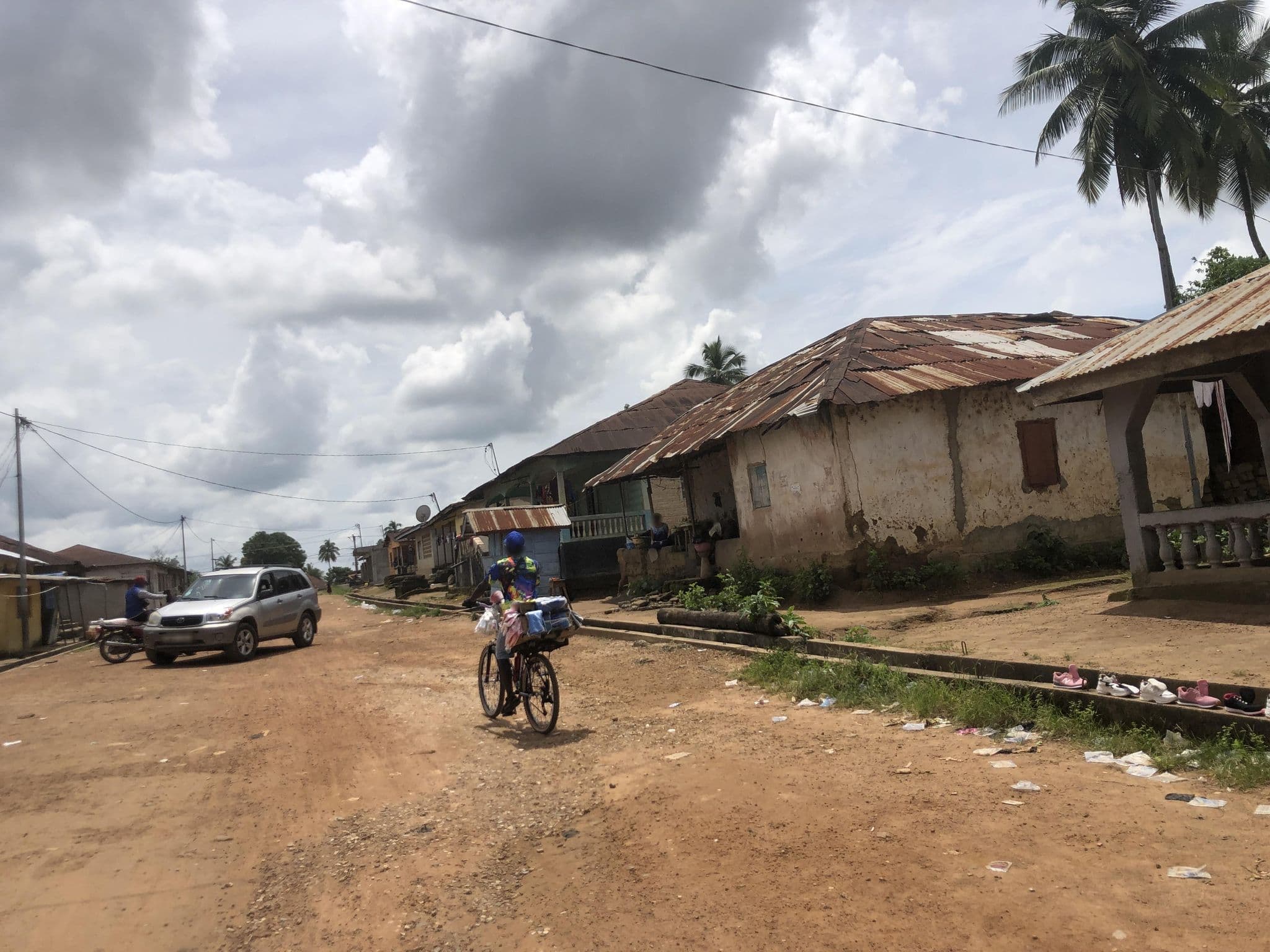 Street view near Sahara Hotel momohdeeno, Makeni — © BellaJalloh (CC BY-SA · Mapillary)