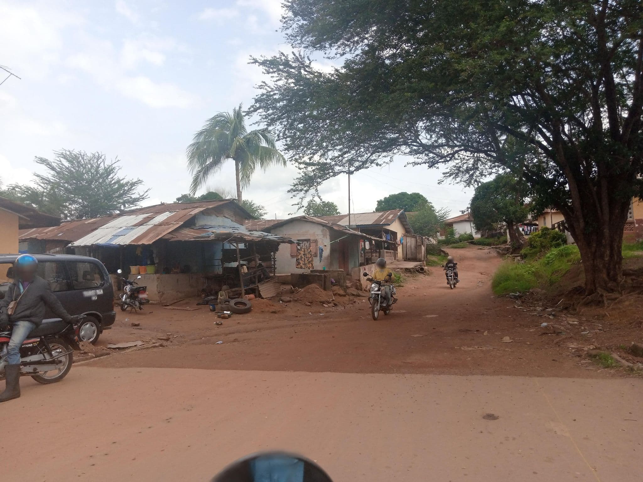 Street view near Umu Dixon House, Bo — © augbow (CC BY-SA · Mapillary)