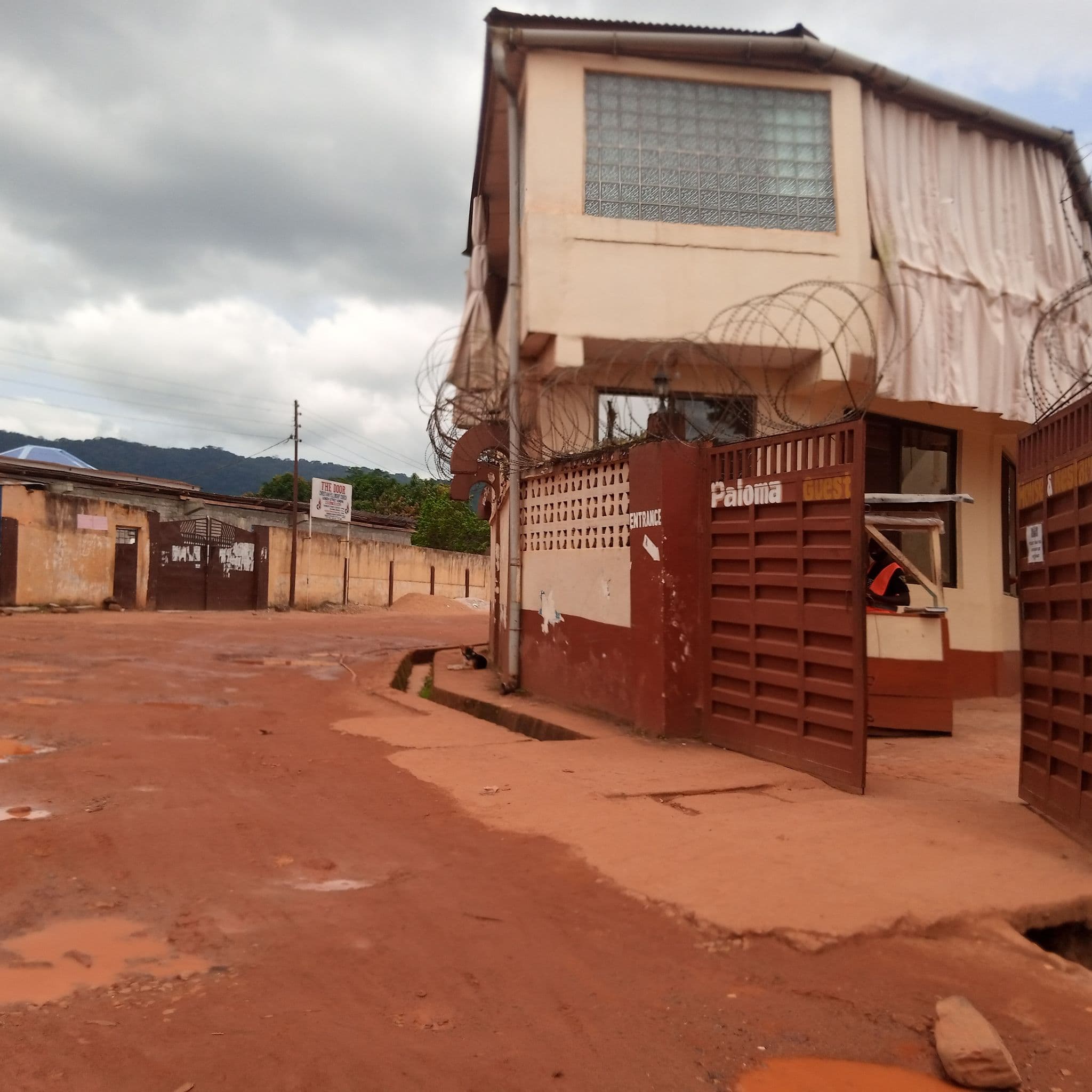 Street view near Paloma Guest House, Kenema — © abdulaziz002 (CC BY-SA · Mapillary)