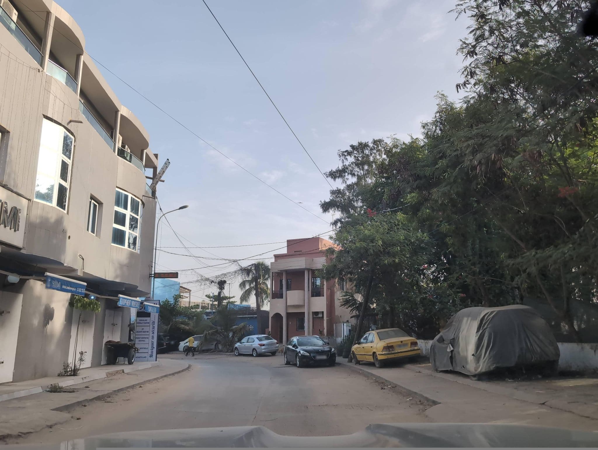 Street view near Cercle de la Voile de Dakar, Dakar — © tbo47 (CC BY-SA · Mapillary)