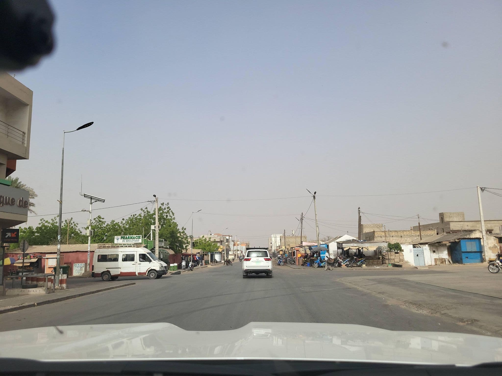 Street view near Auberge Carrefour, Kaolack — © kevinHB_98 (CC BY-SA · Mapillary)