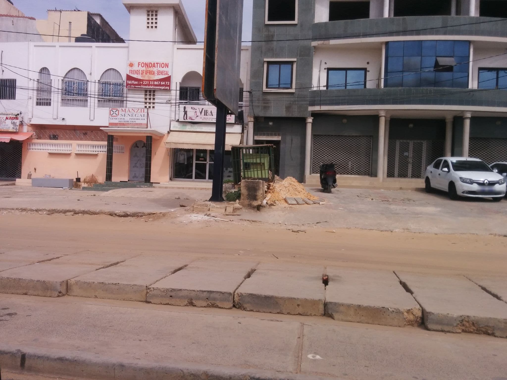 Street view near Gallé Niatigui, Mermoz Boabab — © laminendiaye (CC BY-SA · Mapillary)