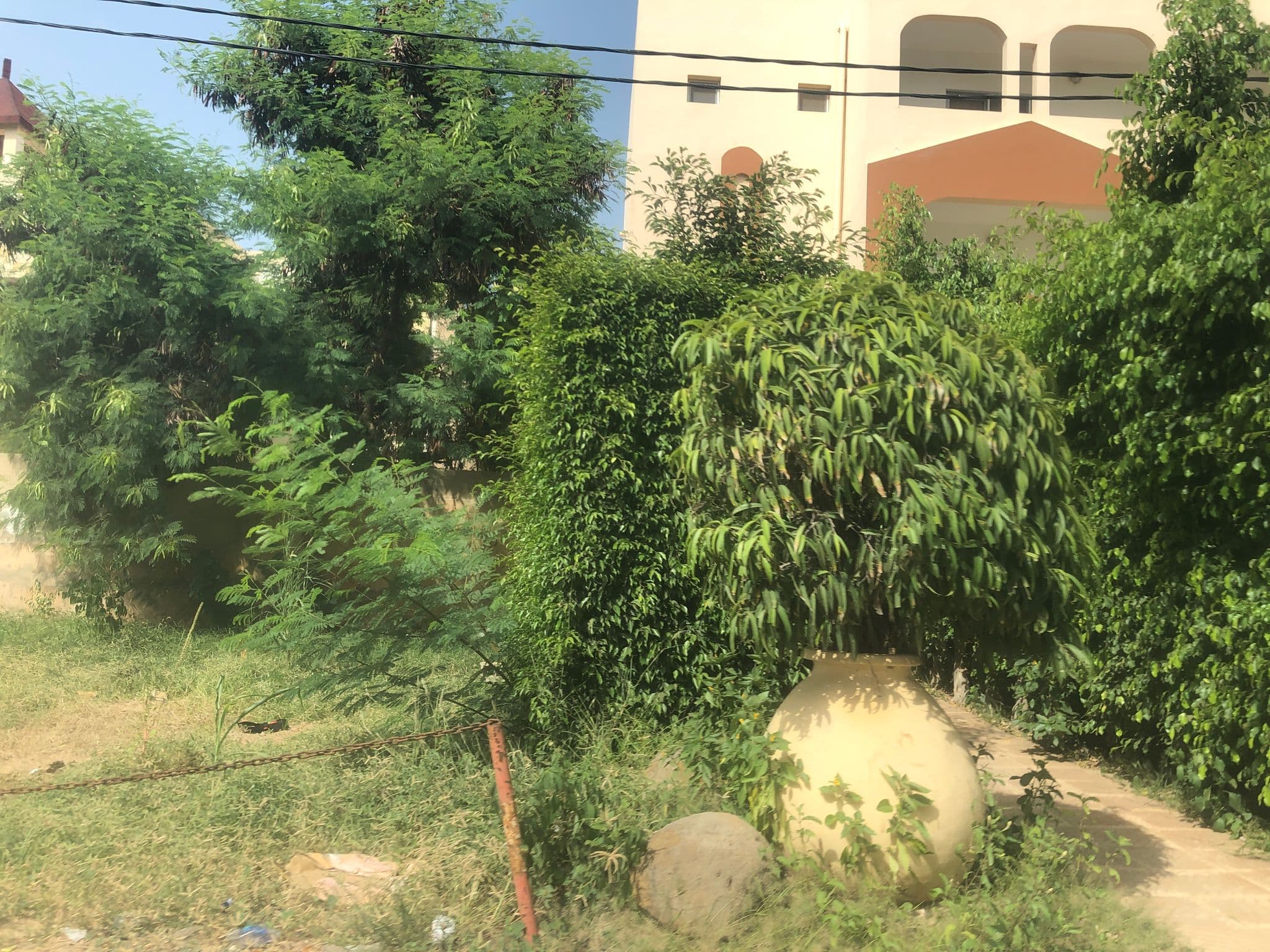 Street view near Le Lodge, Mermoz Boabab — © walkerb10 (CC BY-SA · Mapillary)