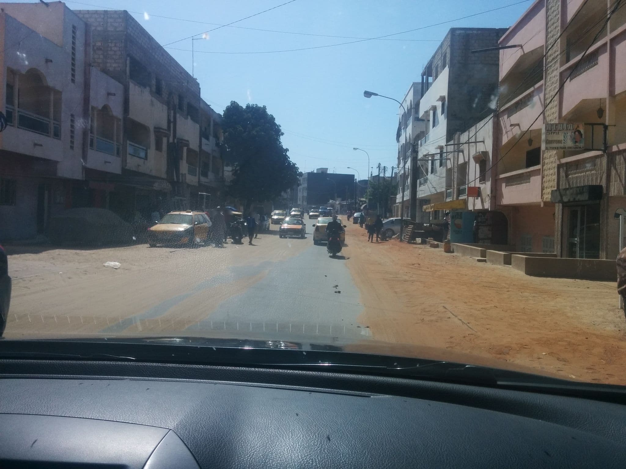 Street view near chez PSB Croisement 22, Guédiawaye — © laminendiaye (CC BY-SA · Mapillary)