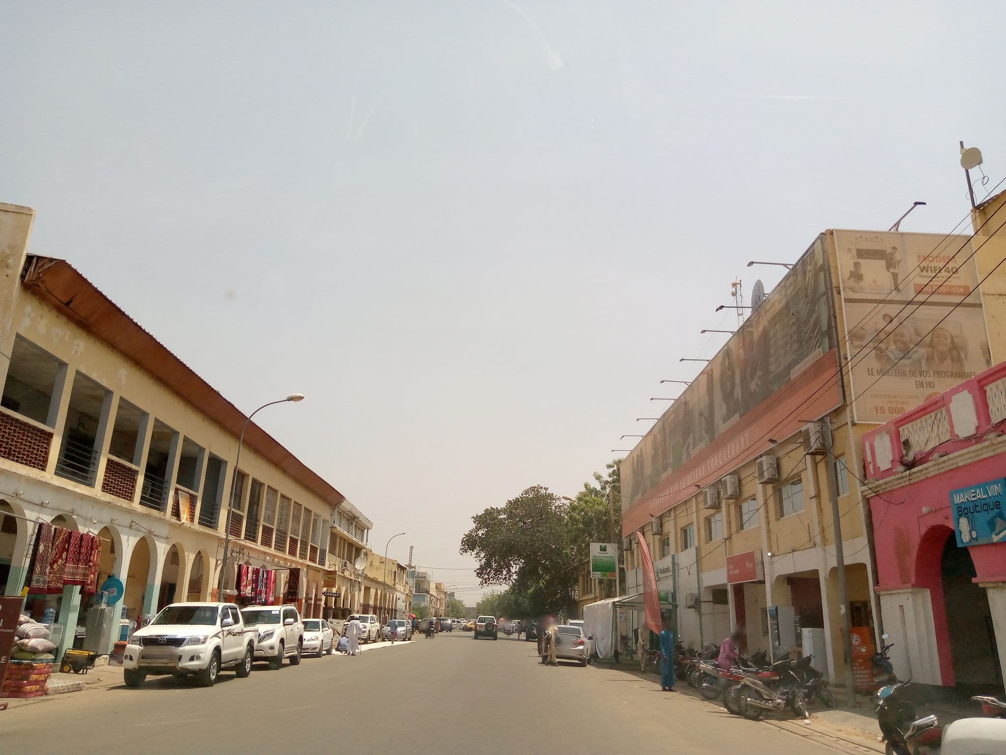 Street view near إقامة لو بالمييه Résidence le Palmier, N'Djamena — © alexbanyo (CC BY-SA · Mapillary)