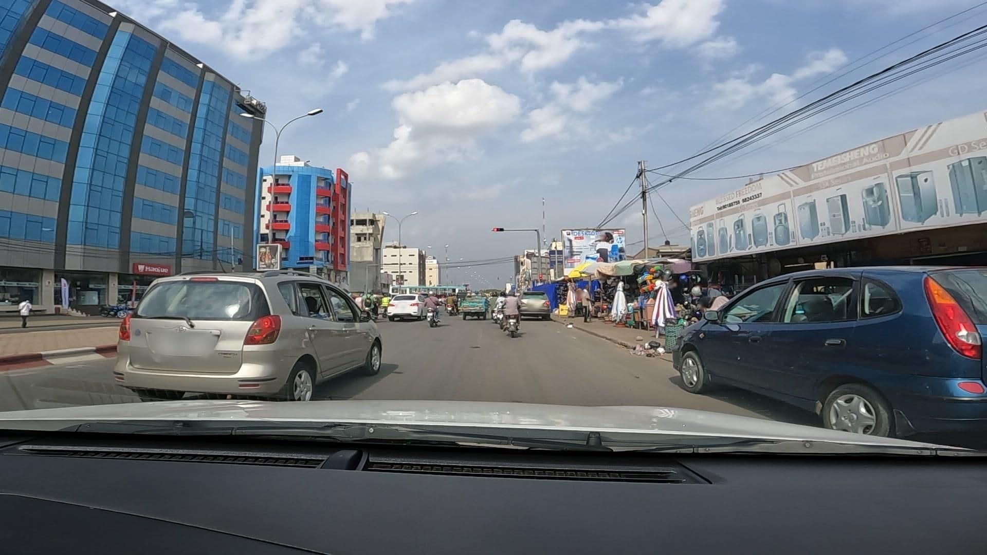 Street view near Academia Hotel, Lomé — © aksentini (CC BY-SA · Mapillary)