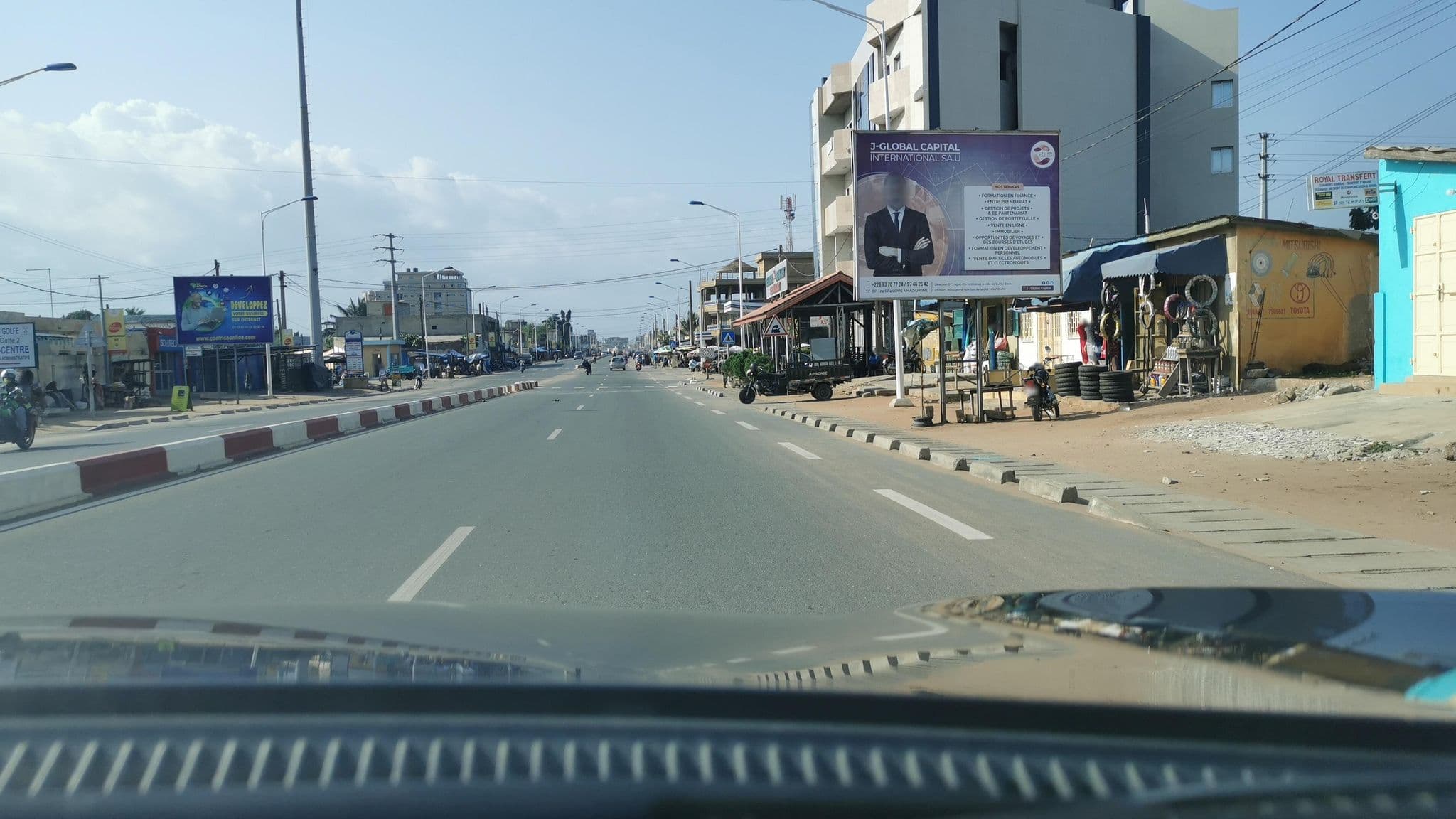 Street view near Royal Hôtel, Lomé