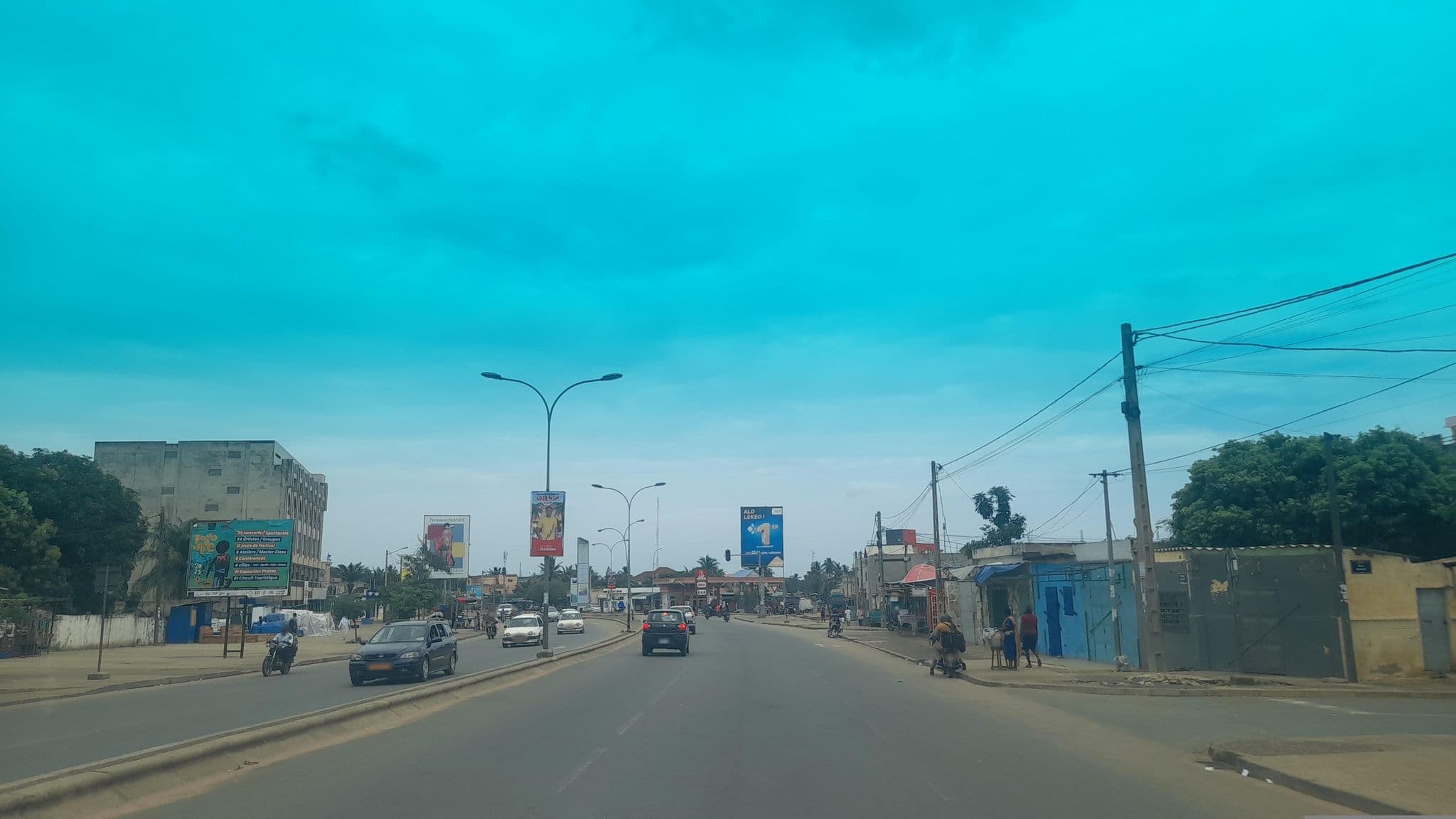 Street view near Le Zind Naba, Lomé