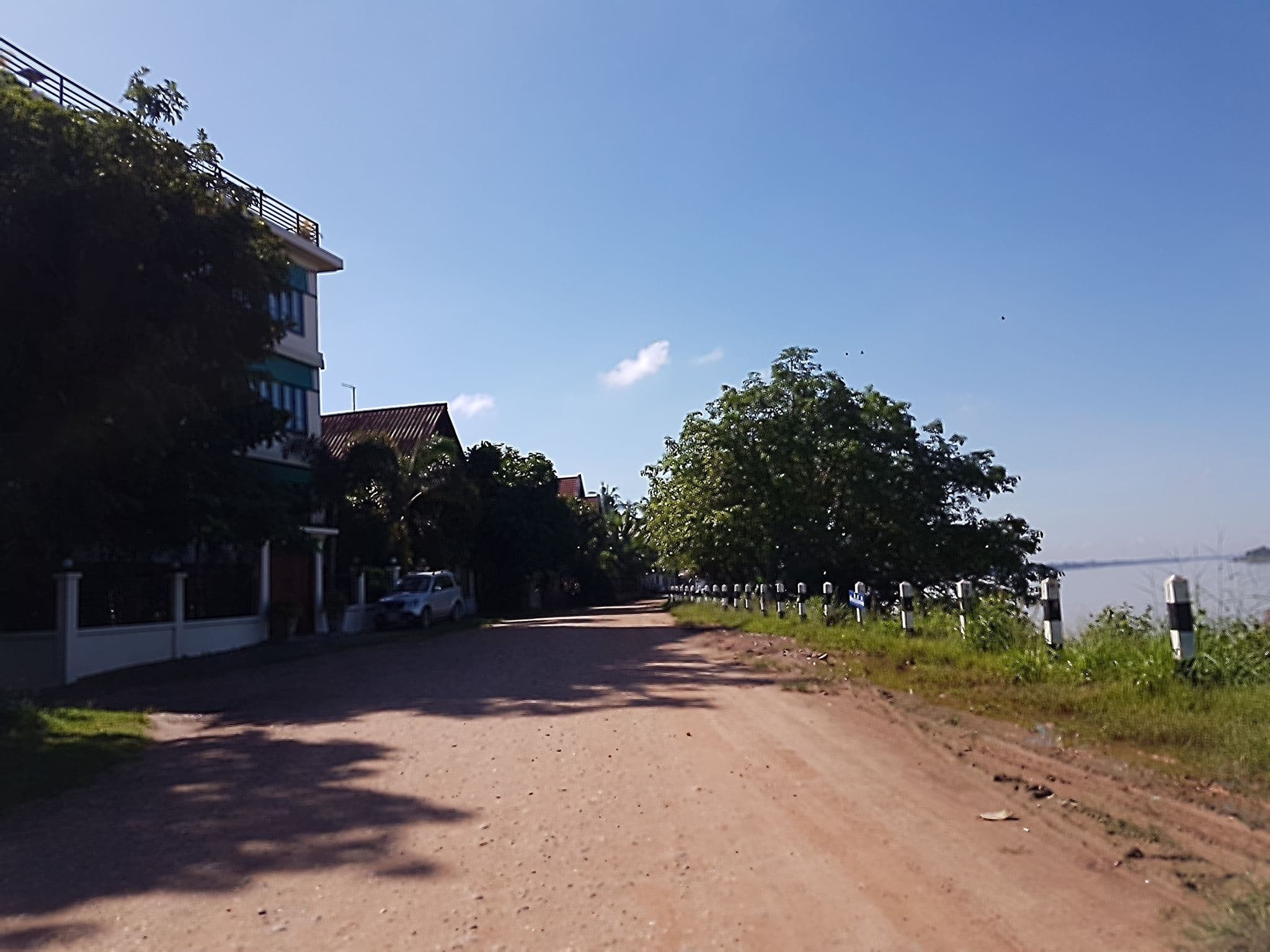 Street view near Arounsavath Guesthouse, Si Chiang Mai — © mbethke (CC BY-SA · Mapillary)