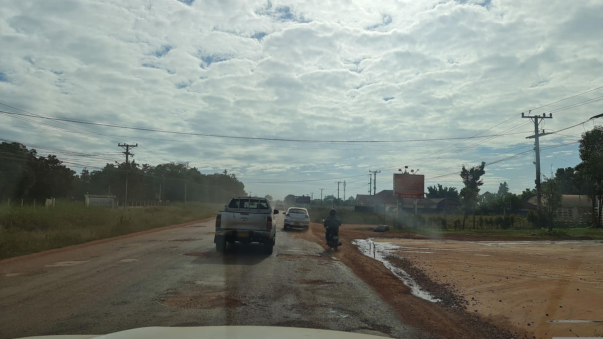 Street view near Topcharoen Guesthouse, Nong Khai — © thongdom (CC BY-SA · Mapillary)