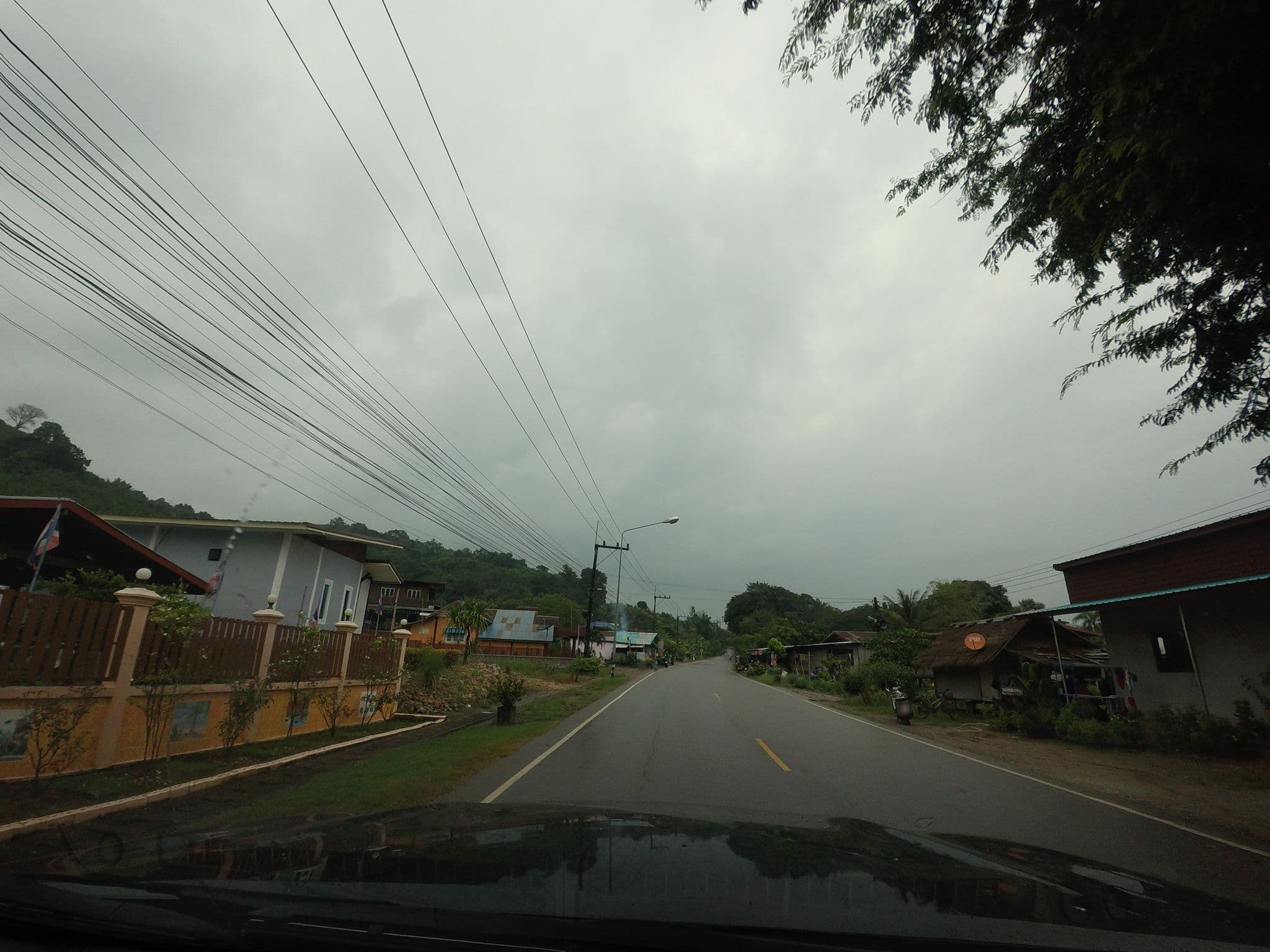 Street view near Wanrada Guesthouse, Sangkhom — © mishari (CC BY-SA · Mapillary)