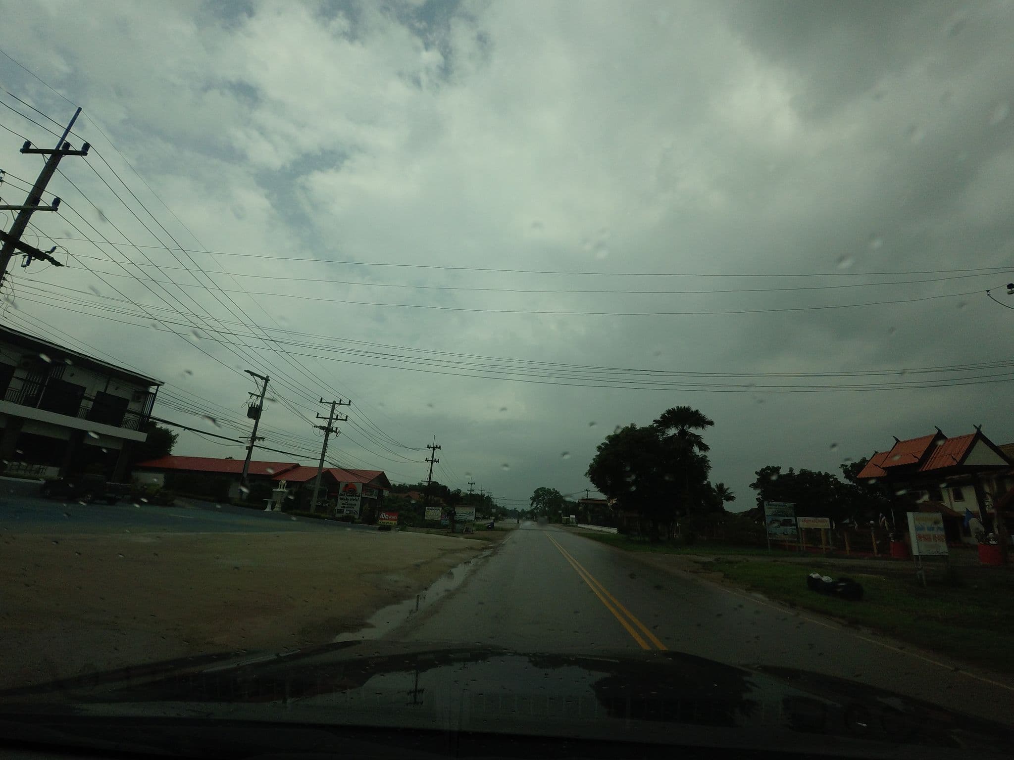 Street view near Wixky Hotel, Sangkhom — © mishari (CC BY-SA · Mapillary)