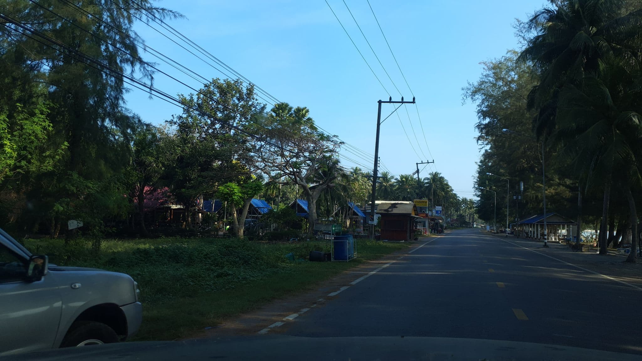 Street view near Ban Rim Haad Resort, Bang Saphan — © jrcarlsen (CC BY-SA · Mapillary)