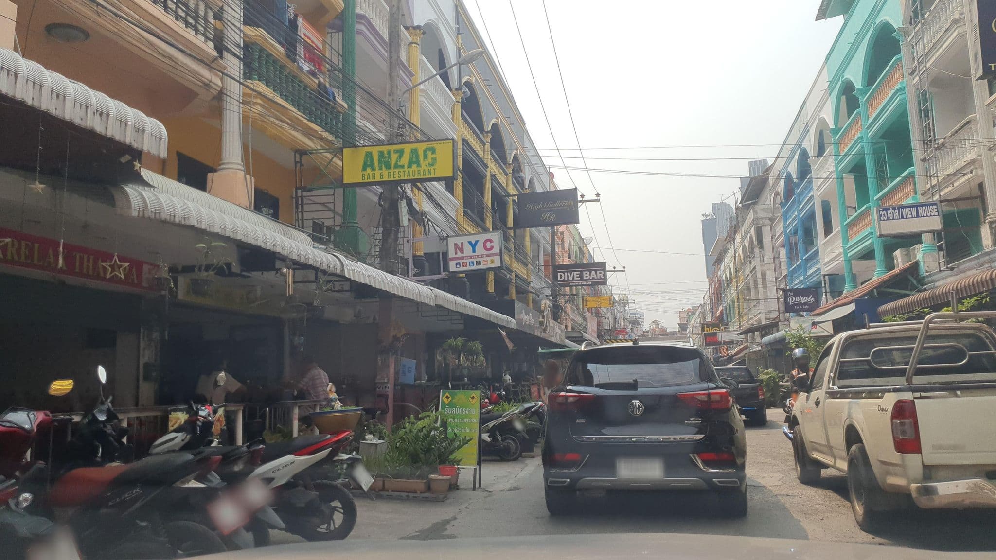 Street view near Chaiyapoon Inn, Pattaya