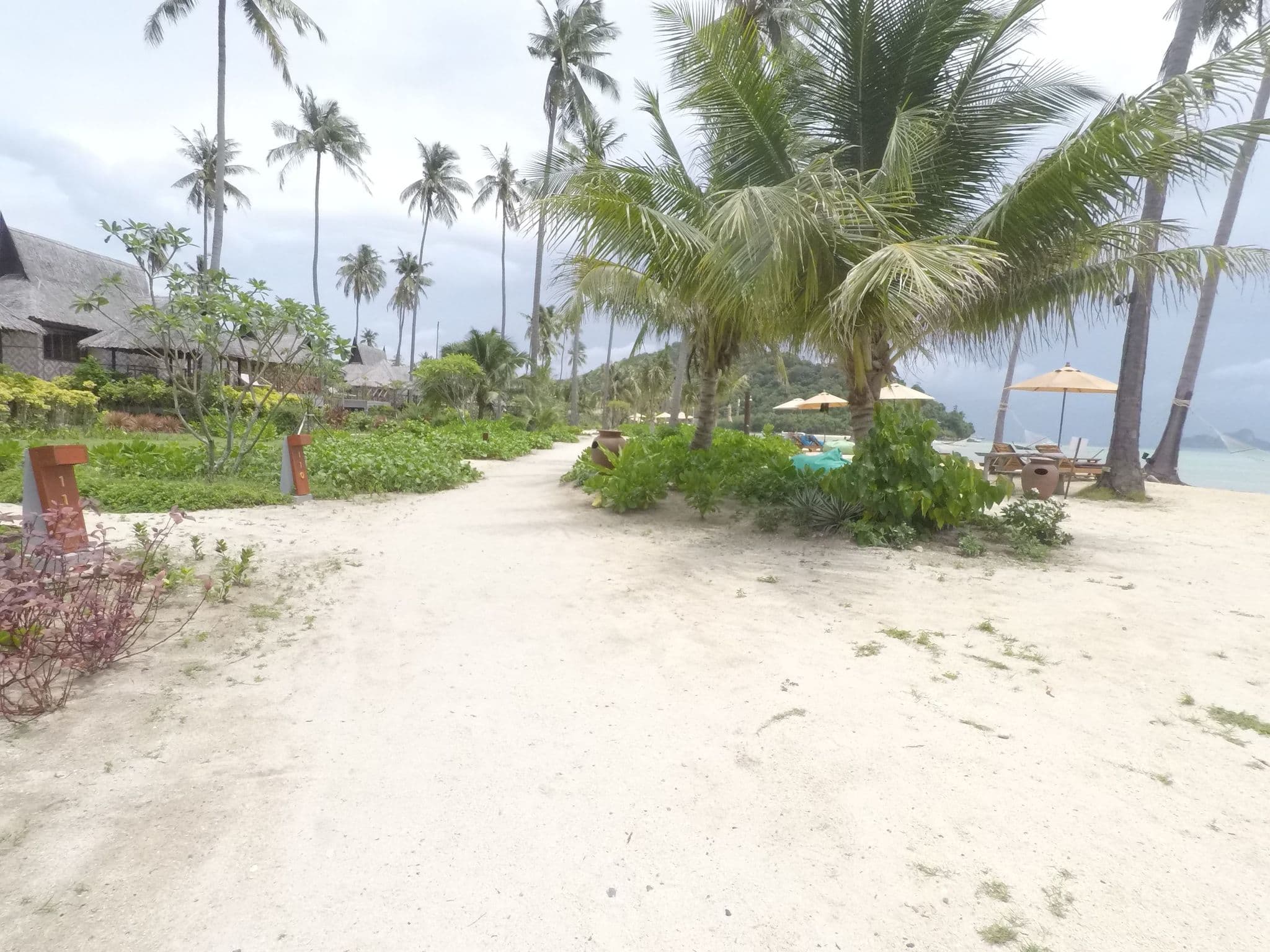 Street view near Outrigger (Phi Phi Island Village Beach Resort), Ban Phru Nai