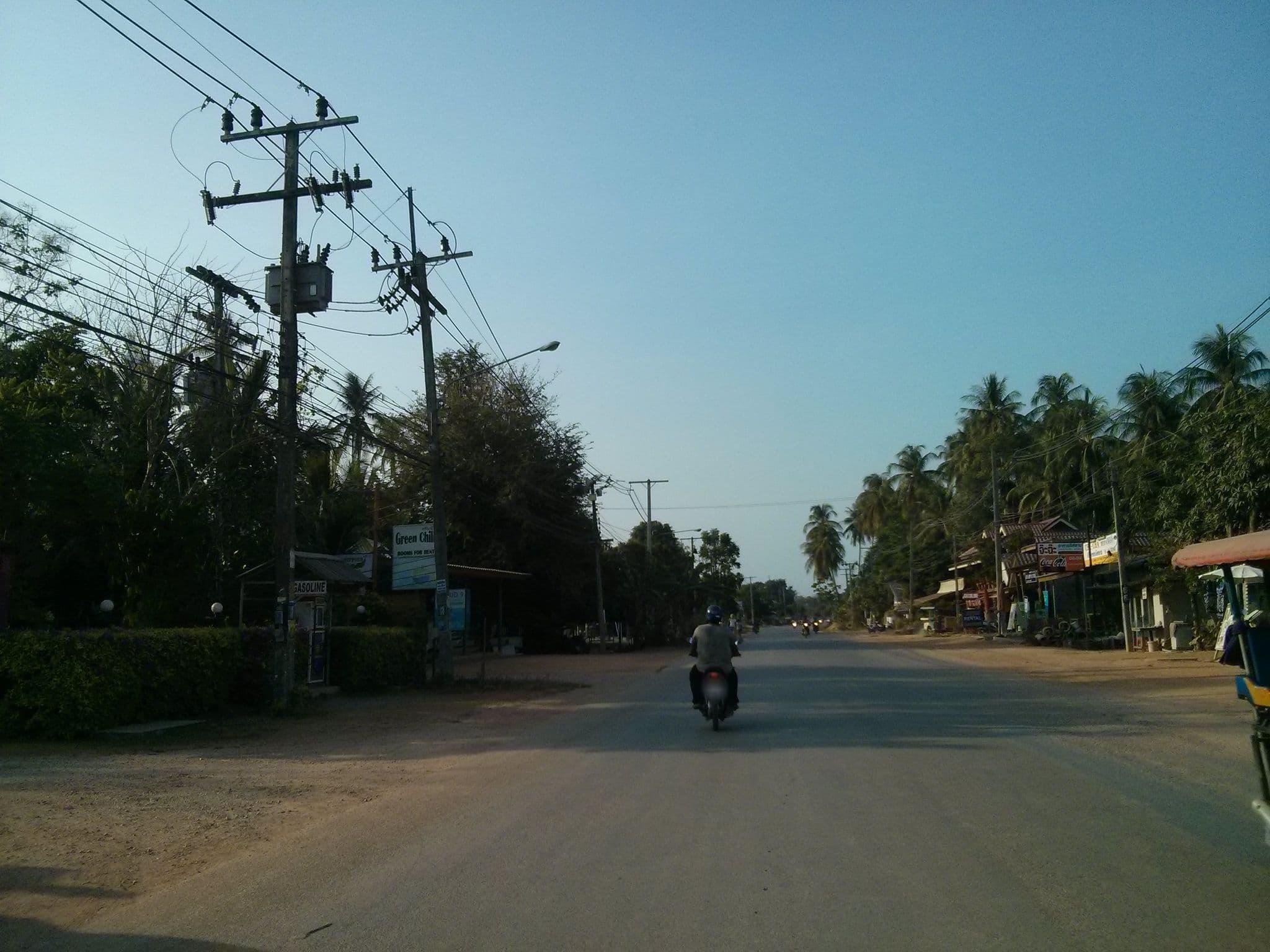 Street view near Lanta Pavillion Resort, Saladan