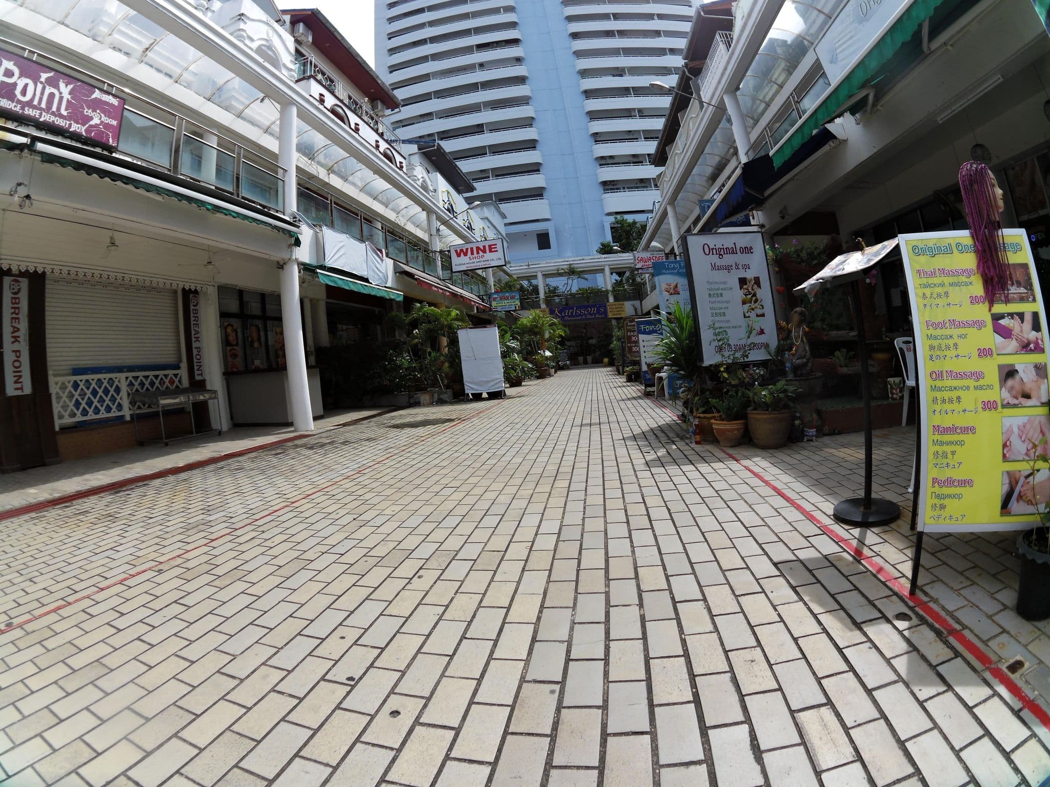 Street view near Aleena House, Patong