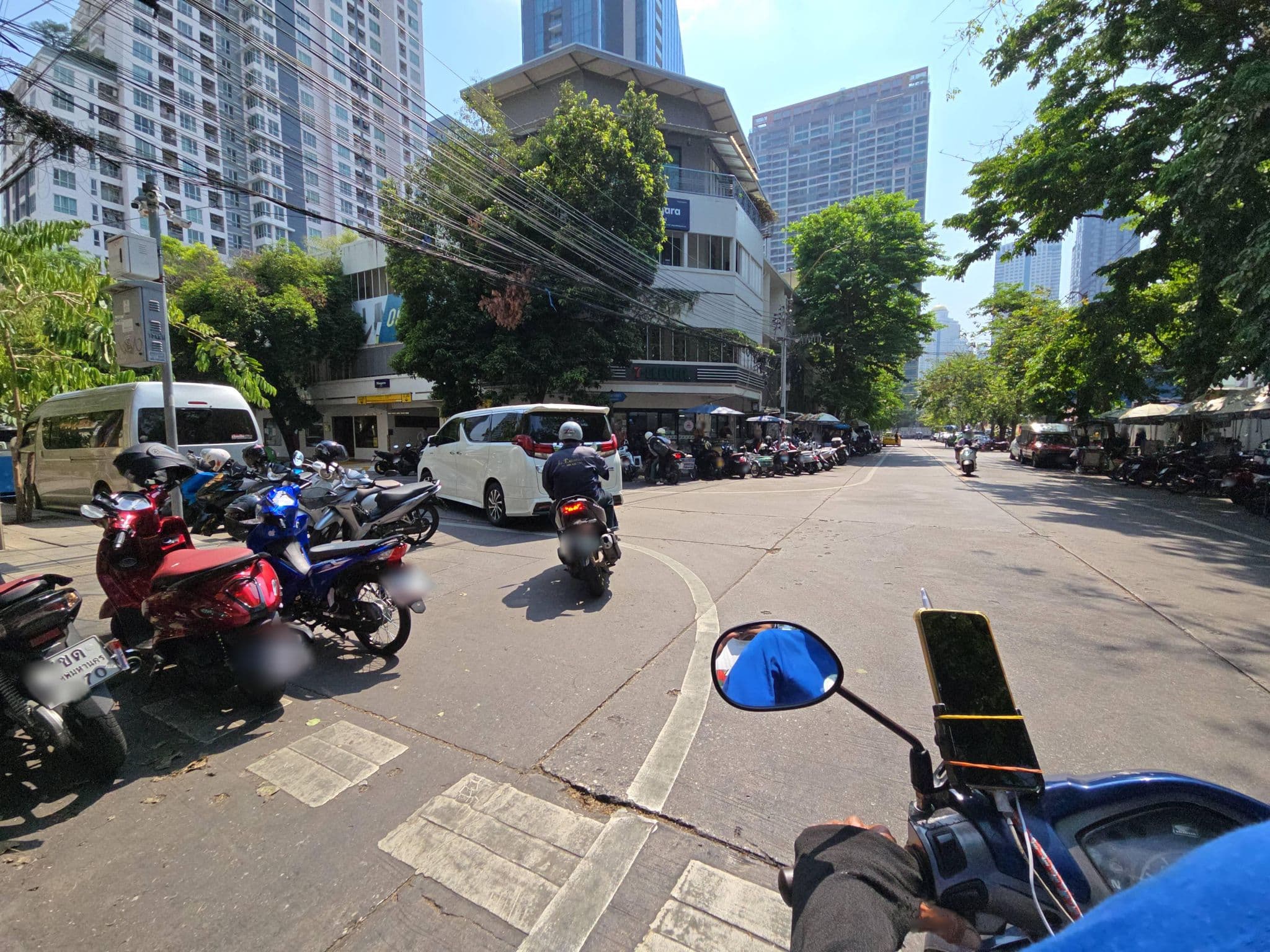 Street view near niagra hotel, Bang Rak