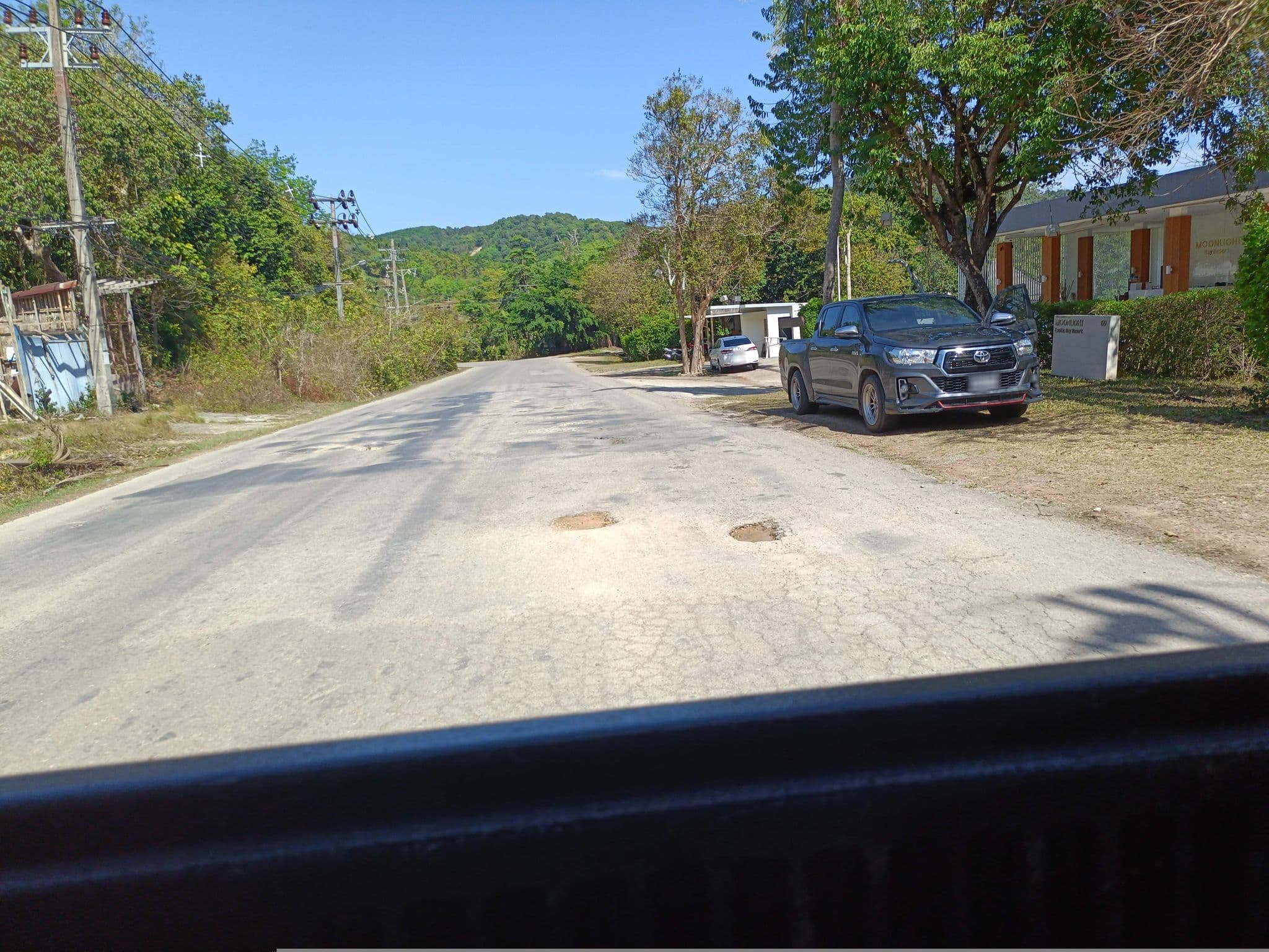 Street view near Moonlight Bay Resort, Ko Lanta — © skillsy (CC BY-SA · Mapillary)