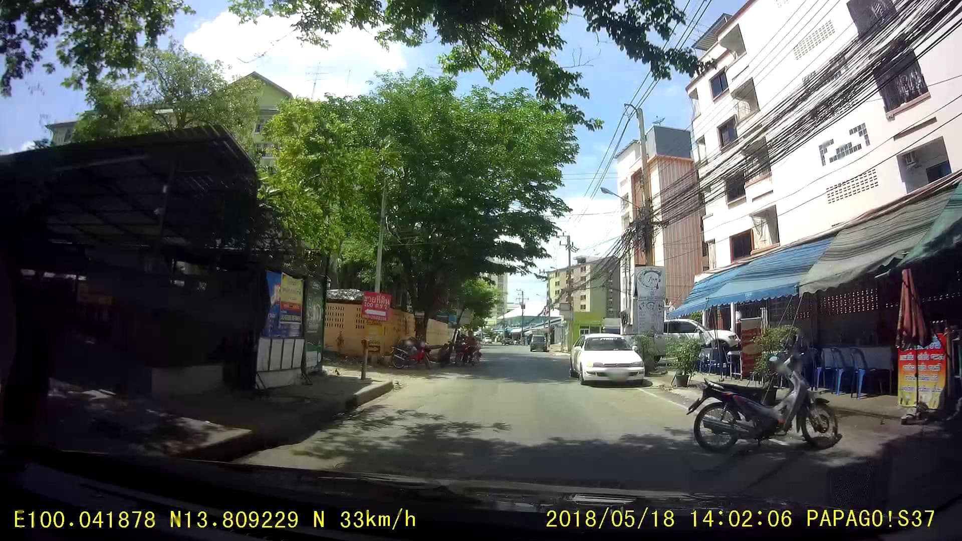 Street view near Diary Suite Hotel, Nakhon Pathom — © poramet (CC BY-SA · Mapillary)