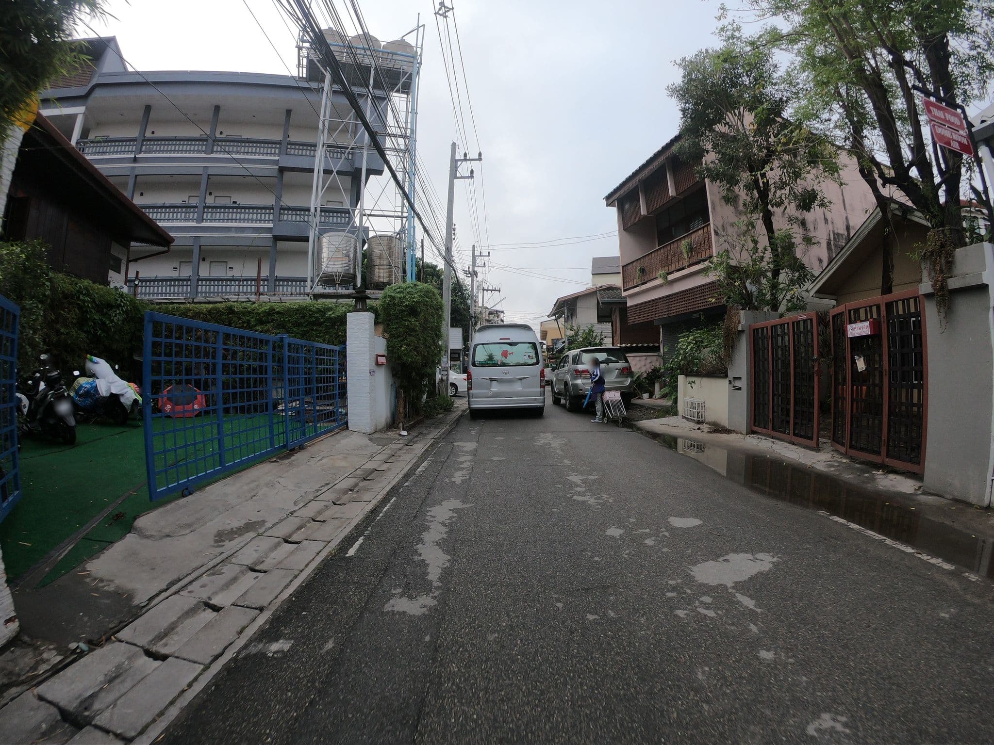Street view near Pagoda Inn, Chiang Mai